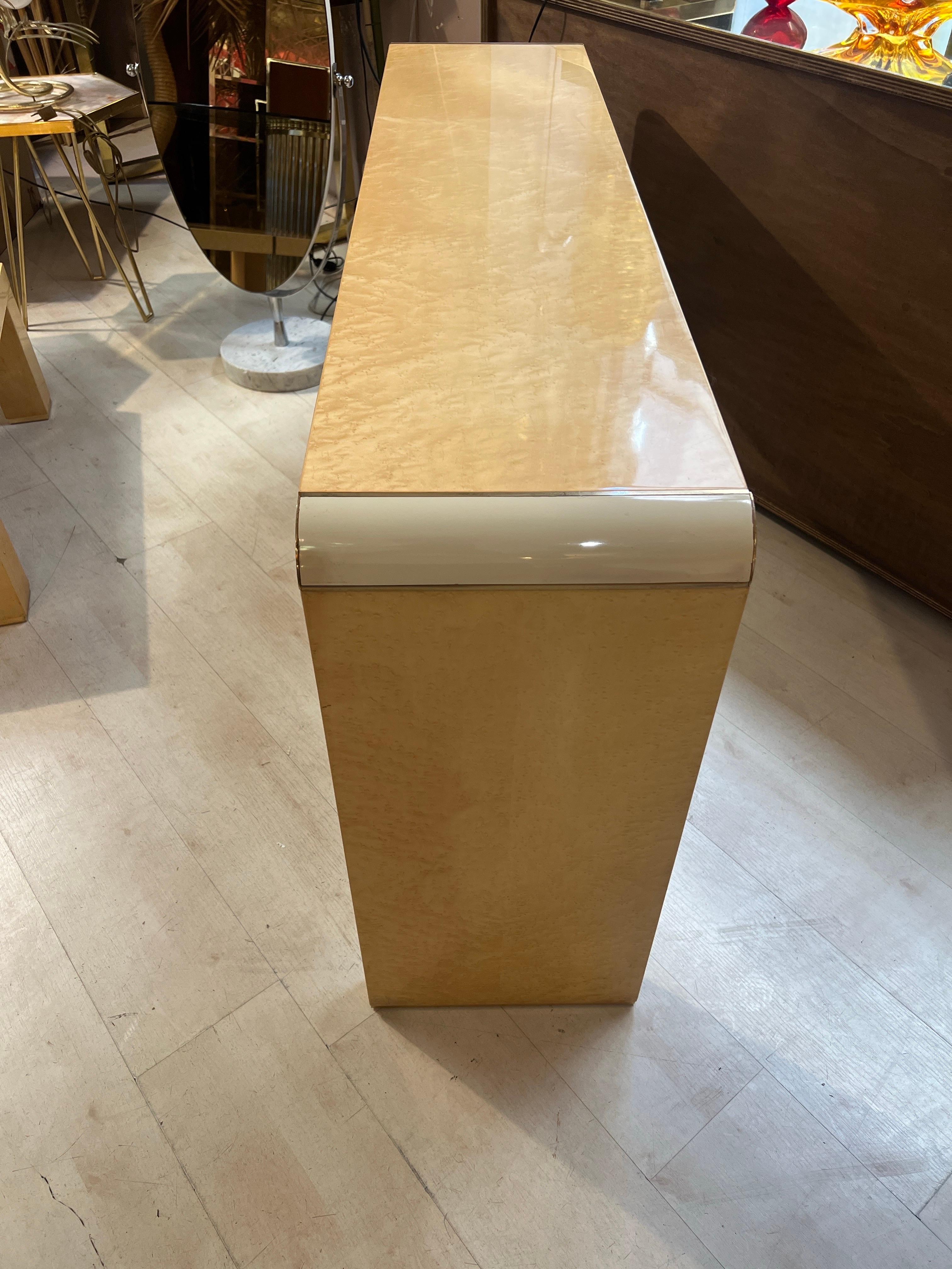 Ottone Console vintage in radica di betulla con intarsi in ottone, 1970 in vendita