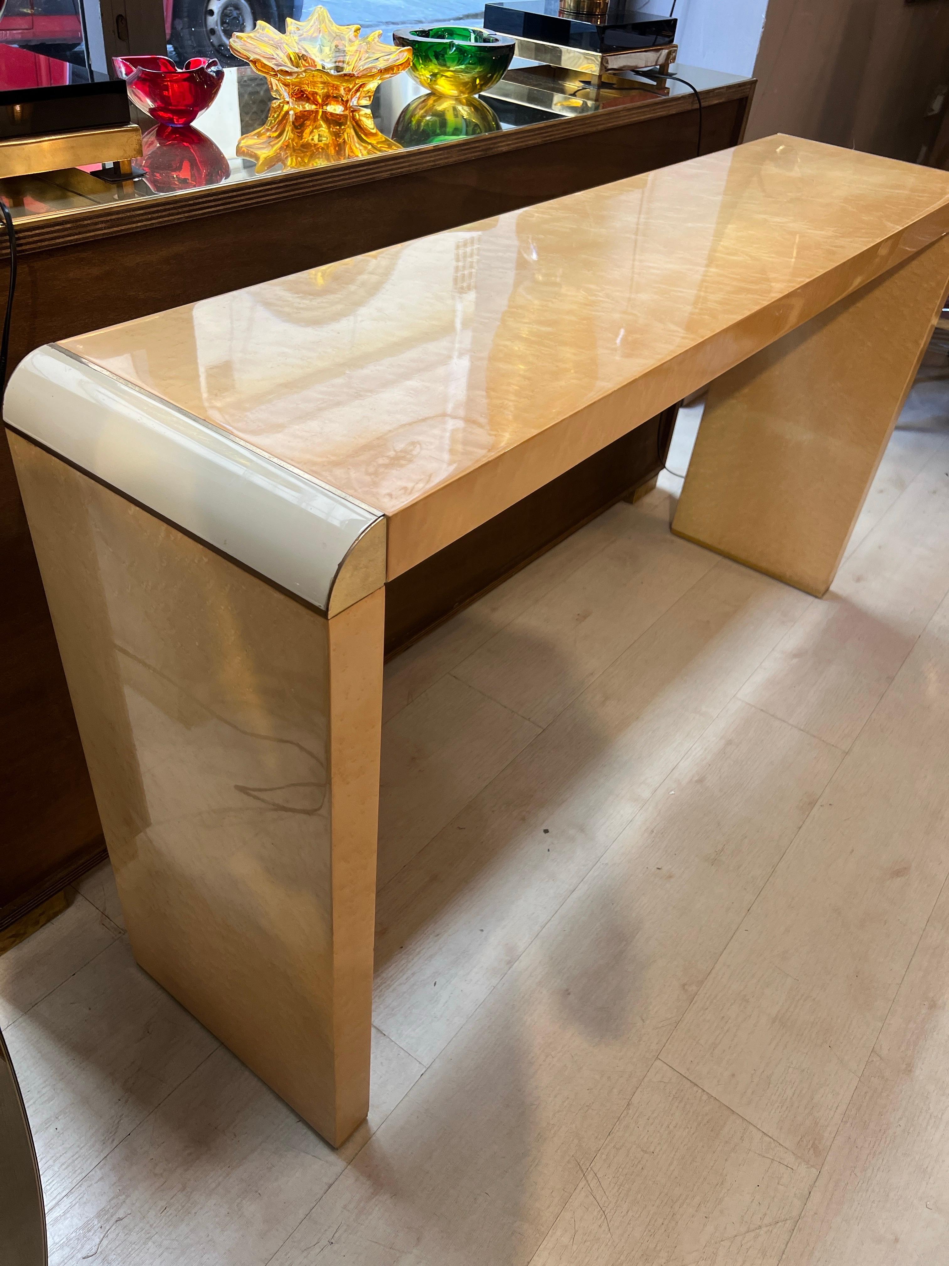 Console vintage in radica di betulla con intarsi in ottone, 1970 in vendita 2