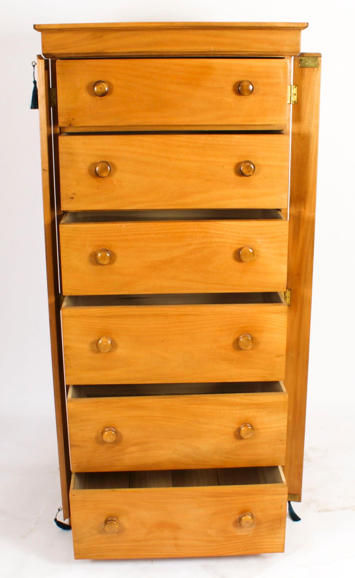 Vintage Birch wood Wellington Chest Late 20 Century For Sale 7
