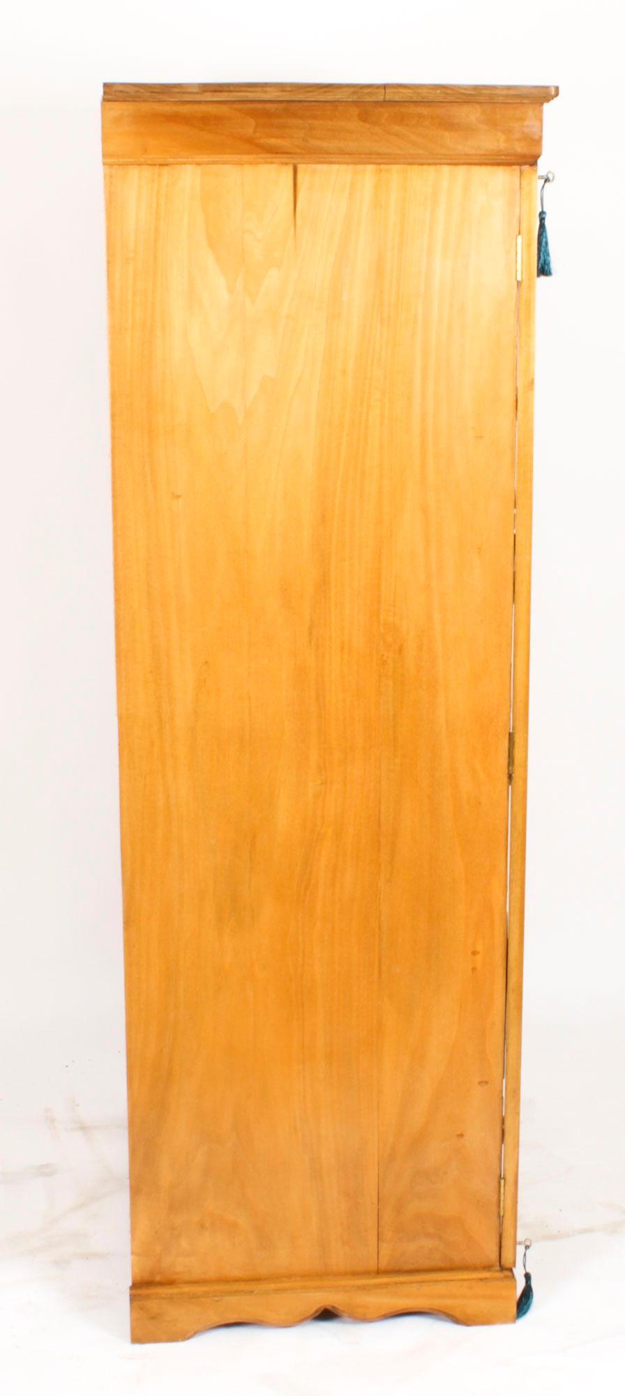 Vintage Birch wood Wellington Chest Late 20 Century For Sale 10