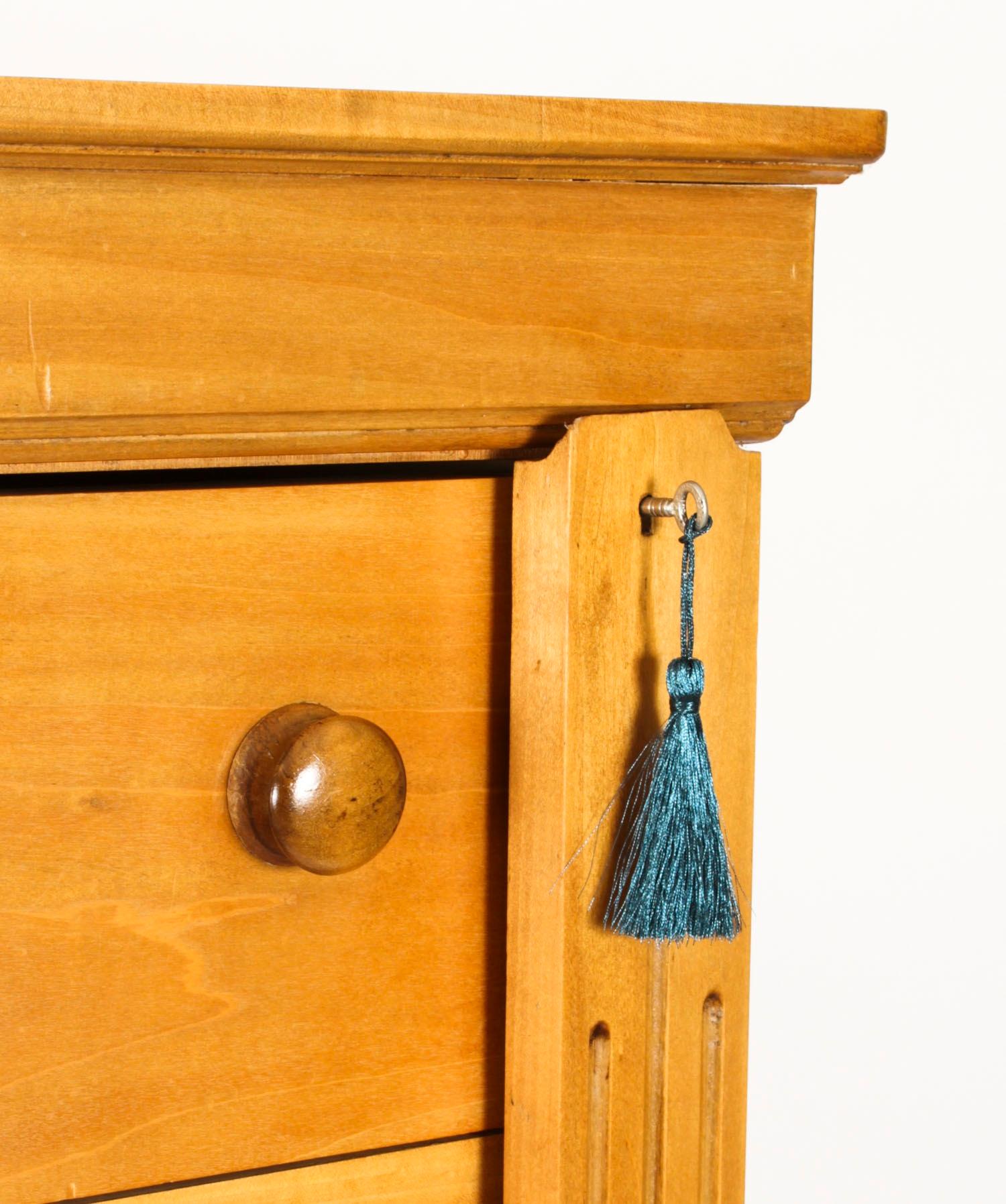 Vintage Birch wood Wellington Chest Late 20 Century For Sale 2