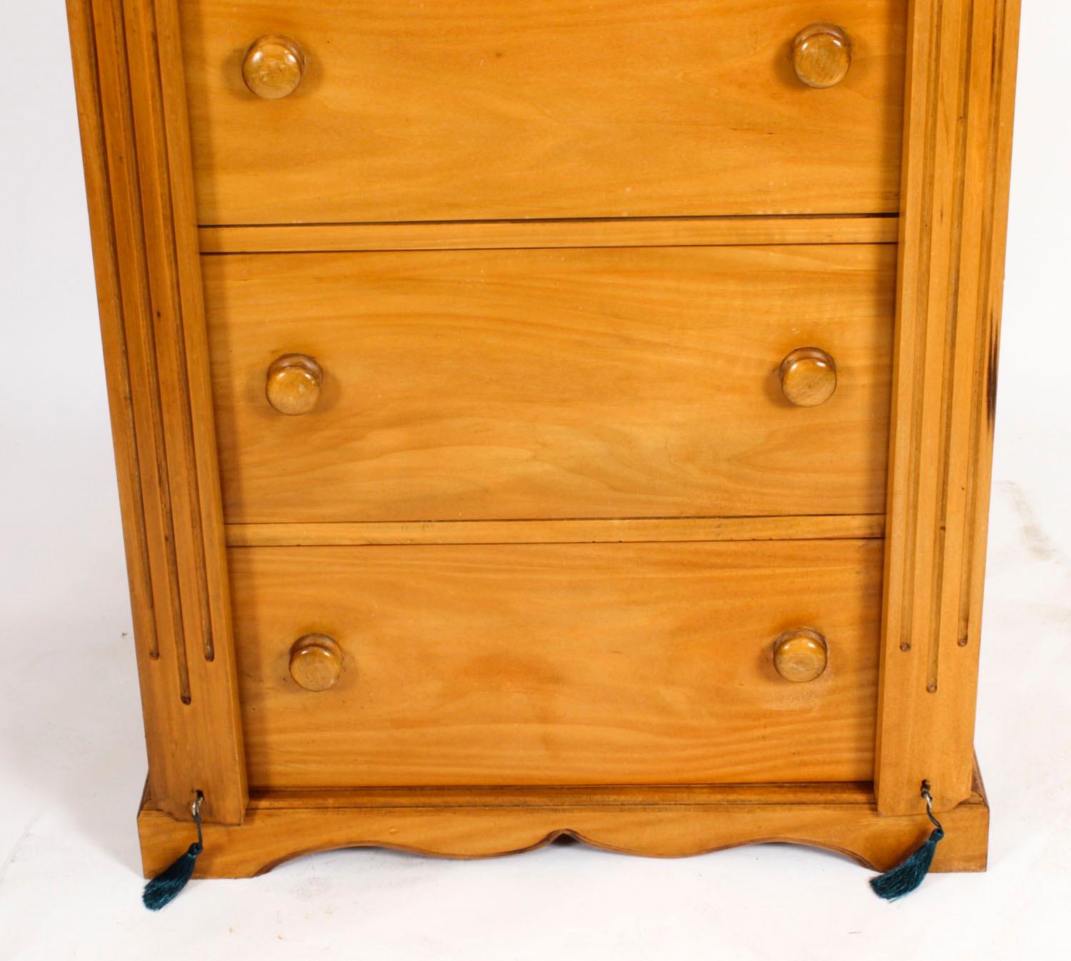 Vintage Birch wood Wellington Chest Late 20 Century For Sale 3