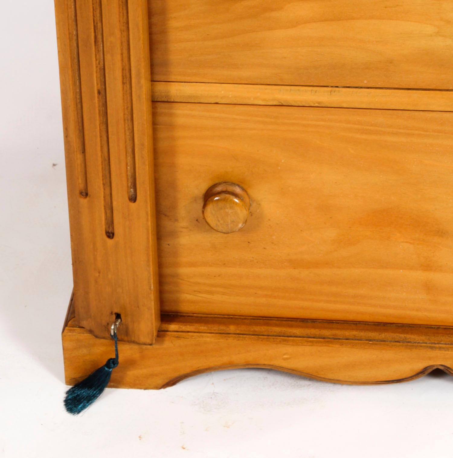 Vintage Birch wood Wellington Chest Late 20 Century For Sale 4