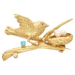  Brosche mit Vogel und Nest mit Perlen, Türkis und Diamanten aus 18 Karat Gold