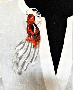 Vintage bird  brooch made of Lucite and brown Bakelite from the 1930/40s USA