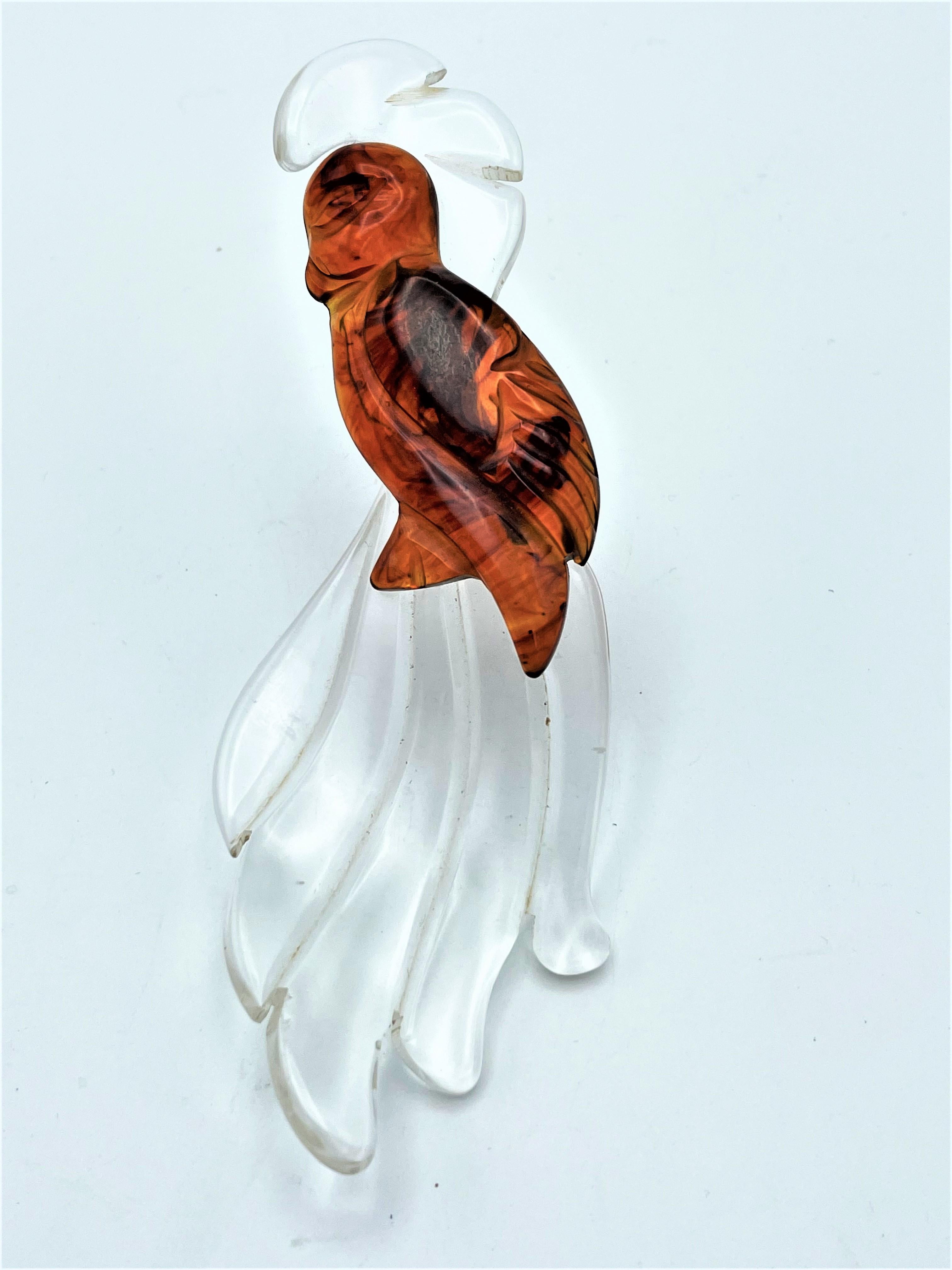 Vintage bird  brooch made of Lucite and brown Bakelite from the 1930/40s USA For Sale 3