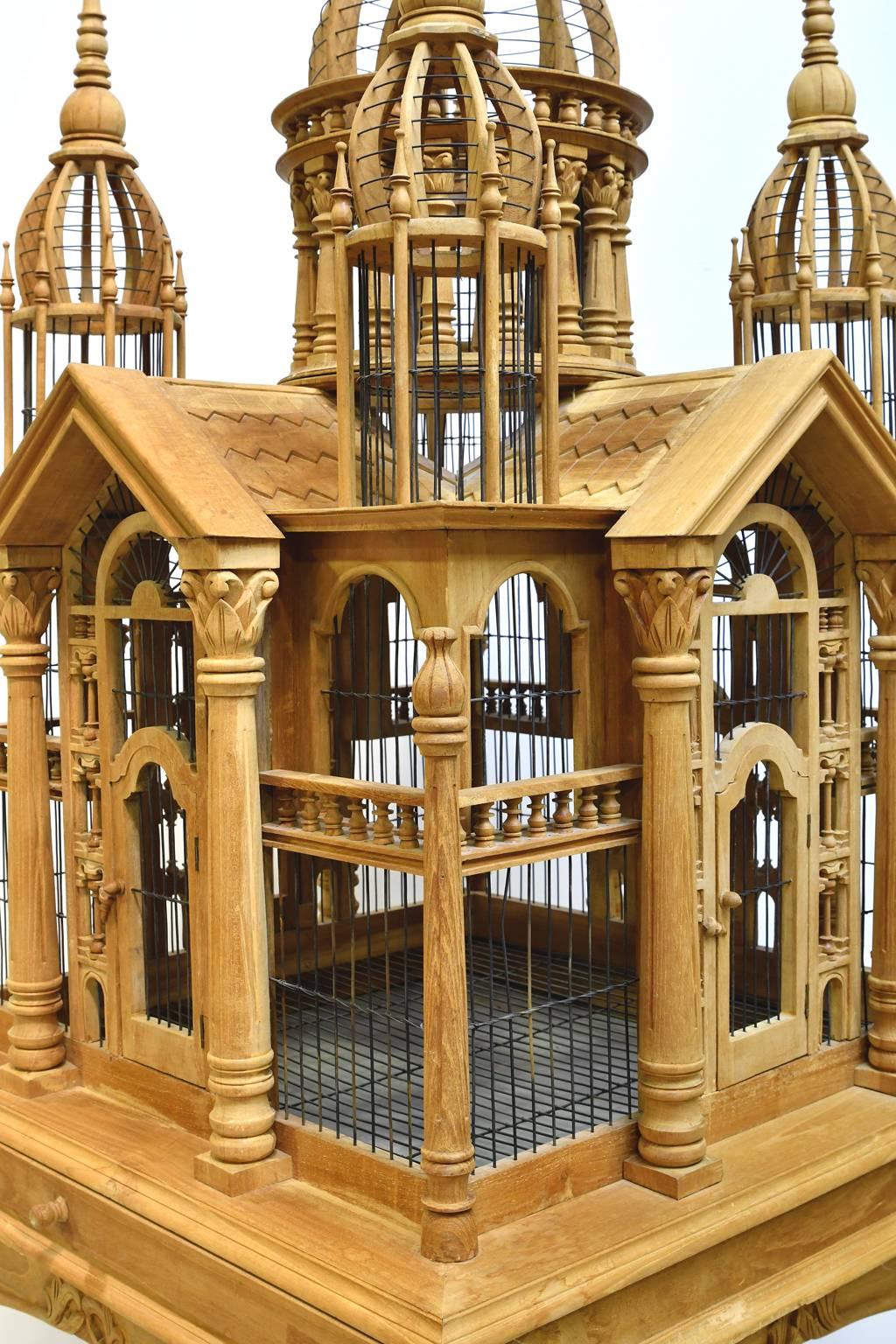 Cage à oiseaux vintage en bois de teck avec base de table en teck 3