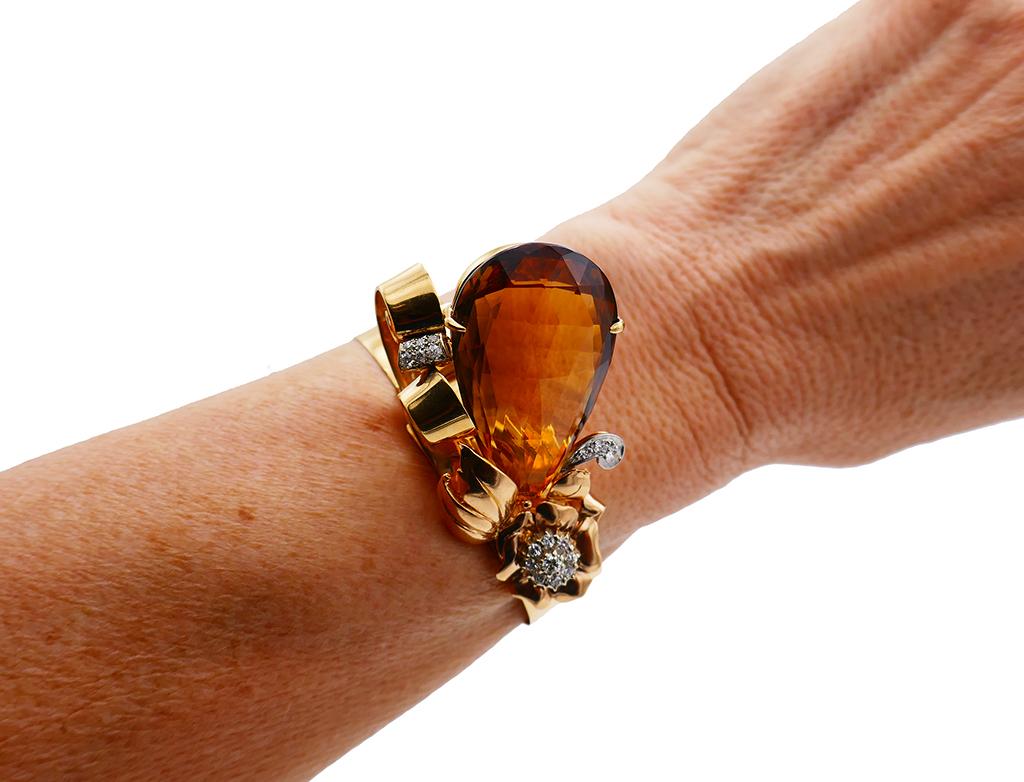 Lovely and bold retro bracelet created by Birks in the 1940s.
Made of 14 karat yellow gold and platinum. The highlights of this beautiful feminine bracelet are an approx. 25 carats pear-shape citrine and asymmetrical design.
The center part measures