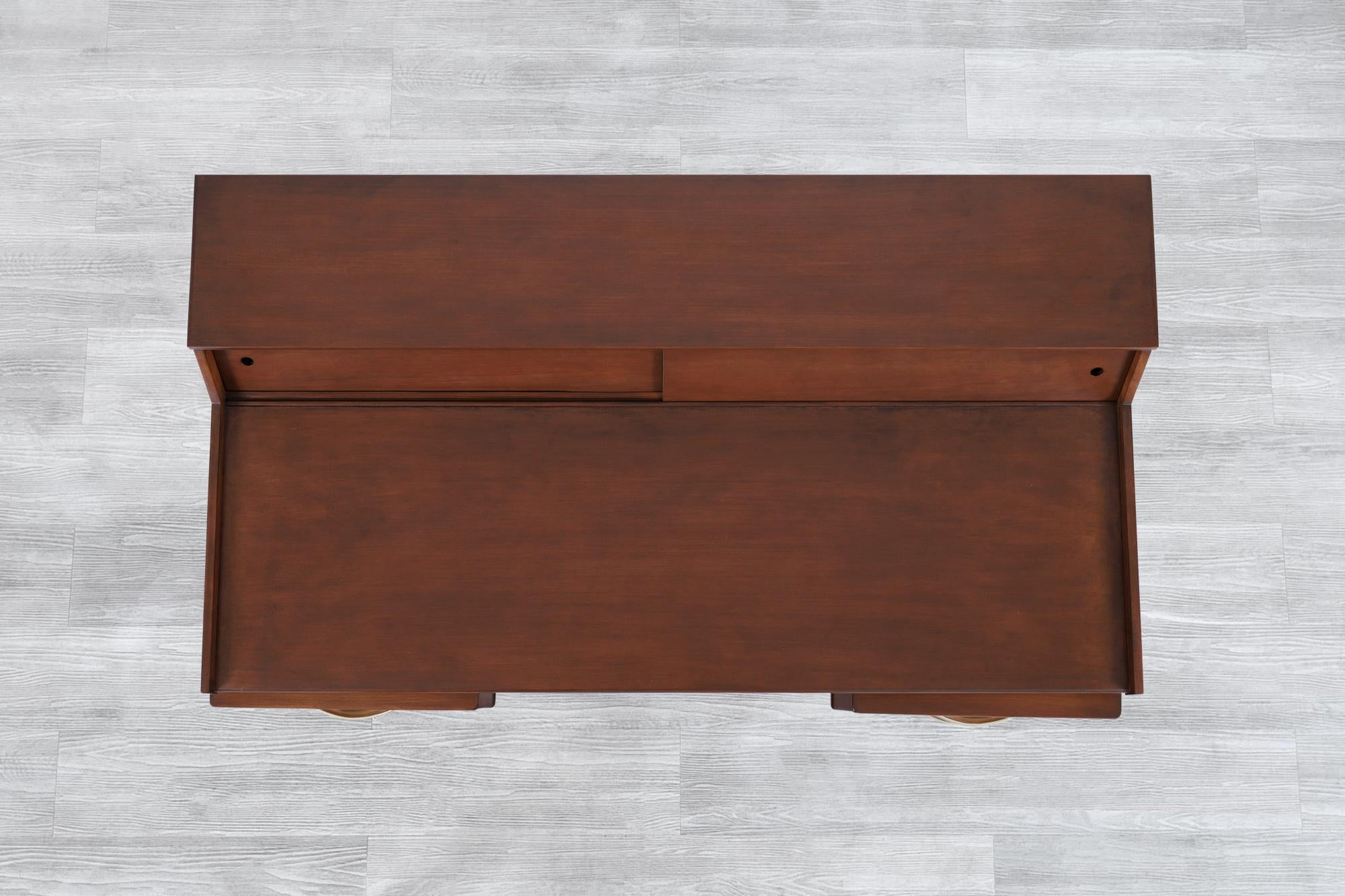 Schreibtisch „Biscayne“ aus Nussbaumholz mit schwebender Platte von Drexel im Angebot 2