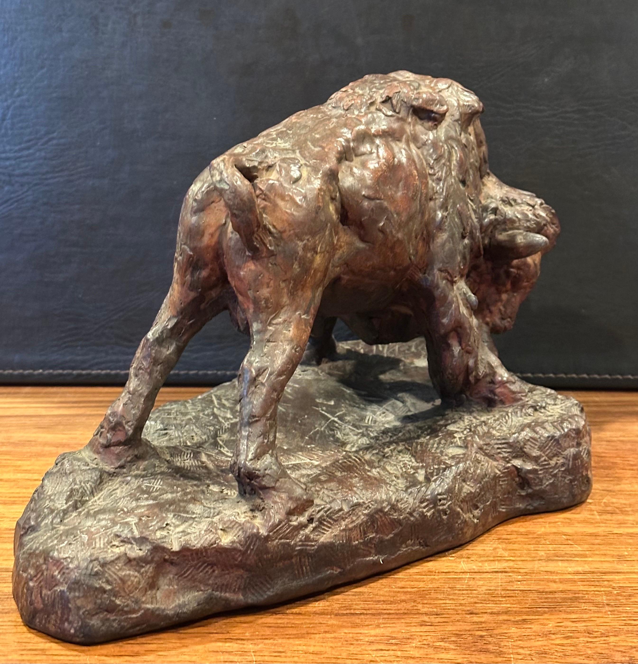 Bisonte Vintage /  Escultura de búfalo al estilo de Attila Tivadar Cerámico en venta