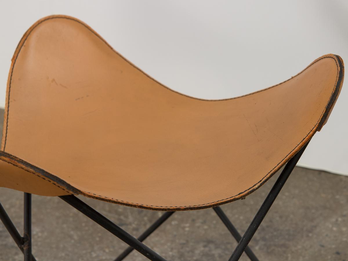 Vintage BKF Hardoy for Knoll Caramel Leather Butterfly Stool In Good Condition In Brooklyn, NY