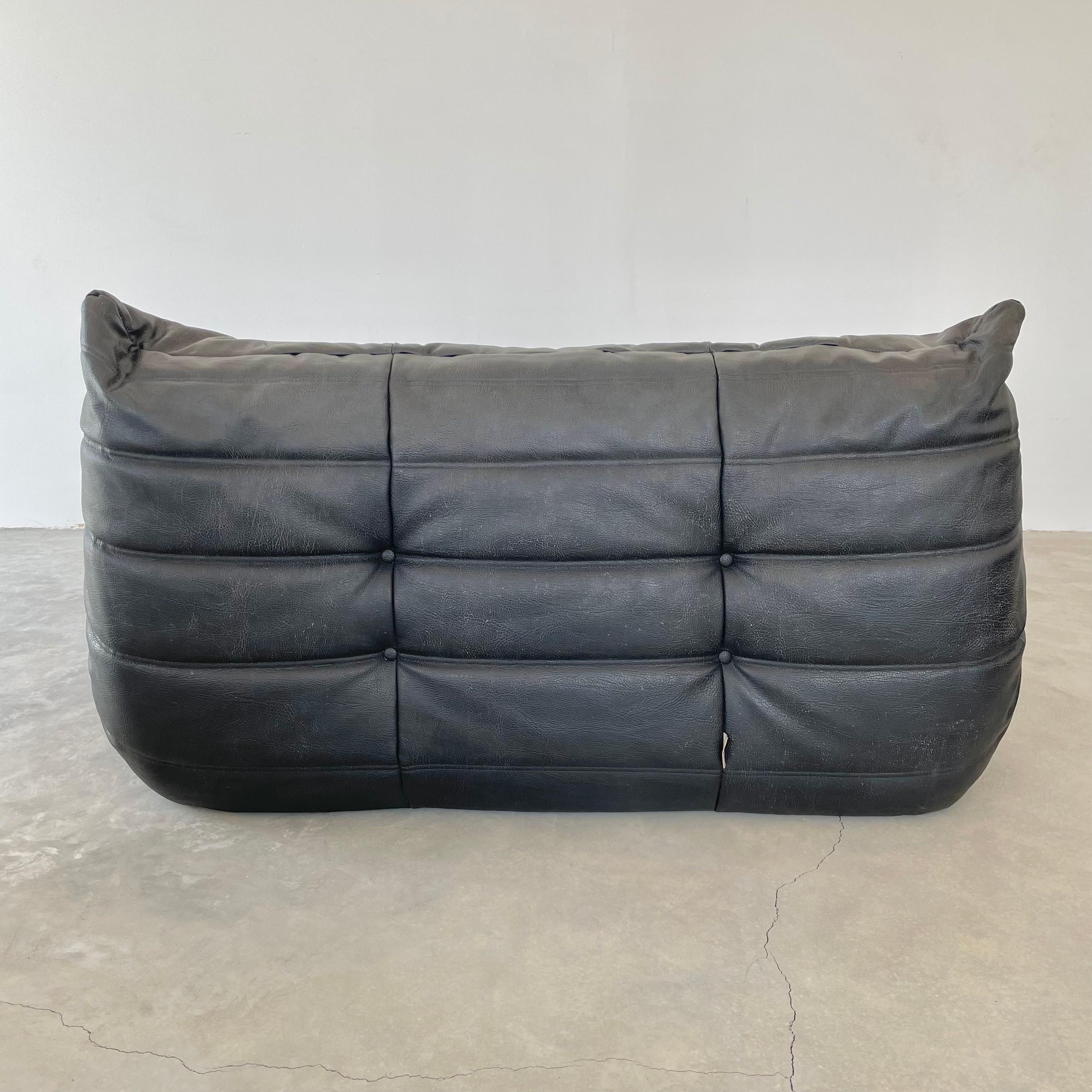 Black 2 Seat Leather Togo Sofa by Ligne Roset, 1980s France In Good Condition In Los Angeles, CA