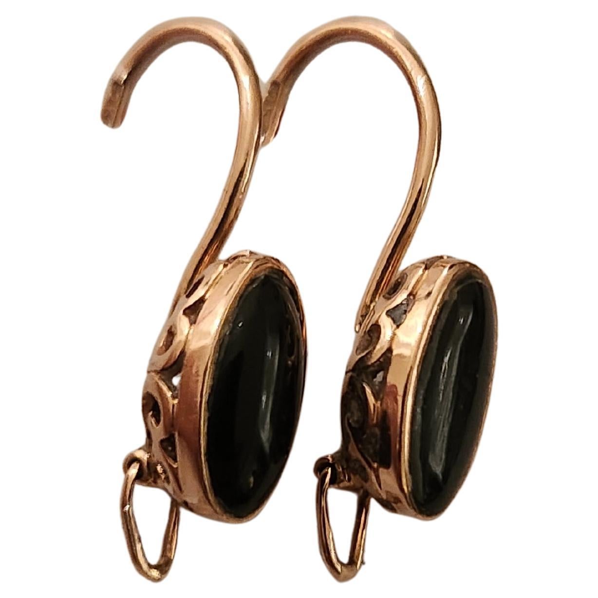 Vintage sowjetischen Ära 1940er Jahre 14k Gold Ohrringe in offenen Arbeit designe auf Seiten zentriert mit ovalen schwarzen Agat Steinen mit safty zurück Schloss Ohrringe Länge 2cm Halle mit sowjetischen Gold-Kontrollmarke und ersten Hersteller