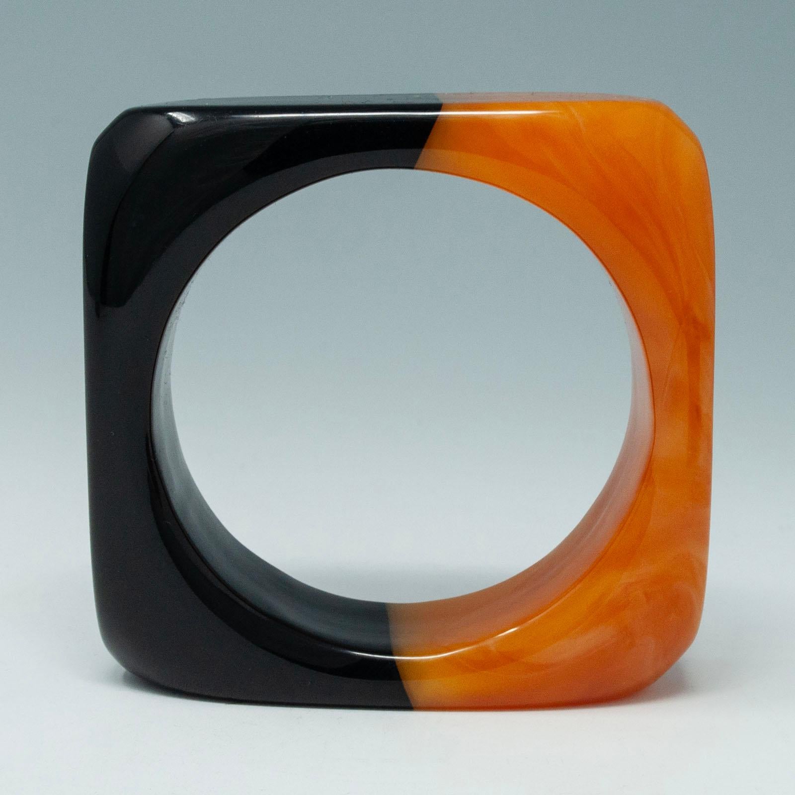 Bangle quadrato in bachelite vintage nero e caramello/butterscotch a spirale In condizioni buone in vendita a Point Richmond, CA