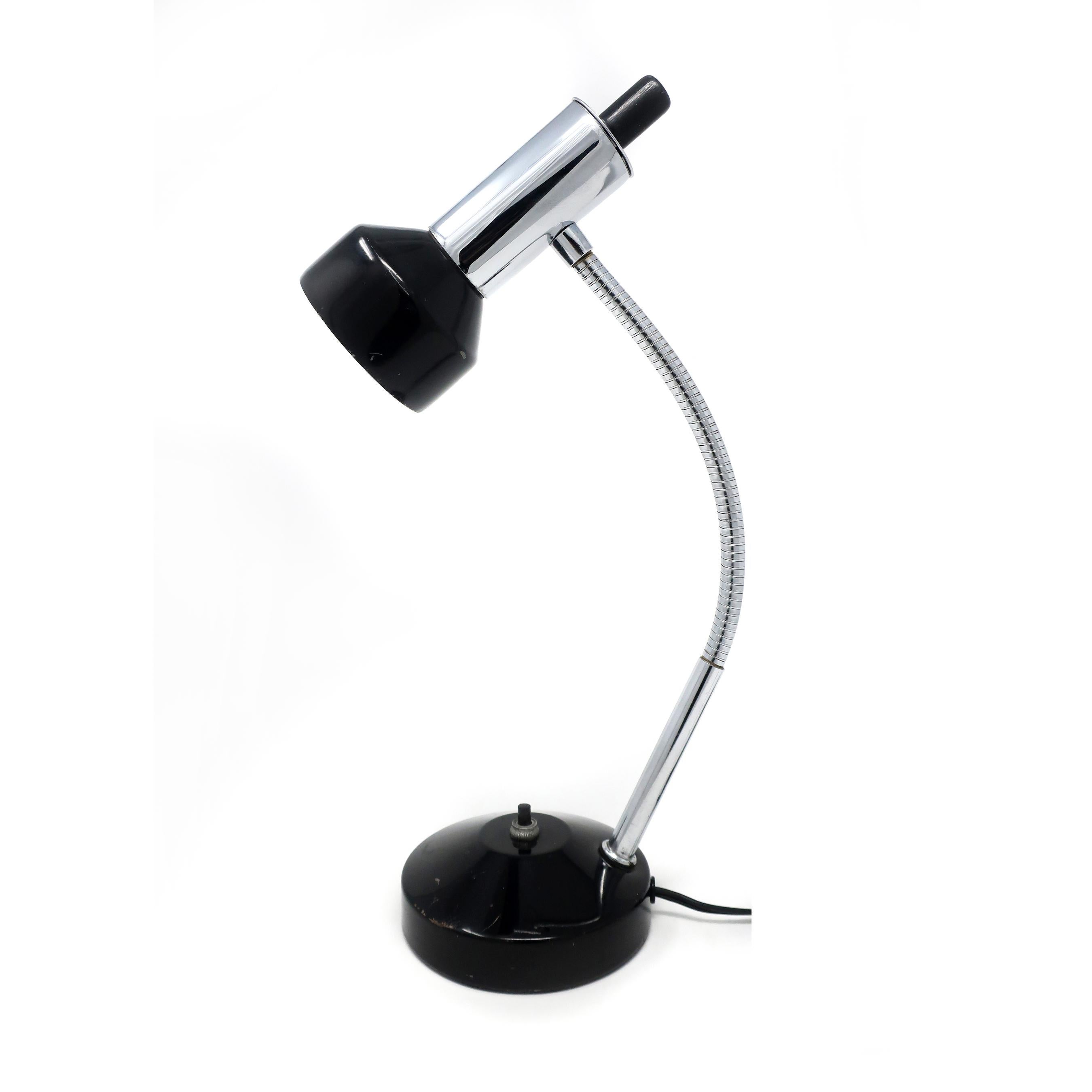 A lovely Mid-Century Modern desk lamp with black metal base and shade and a chrome stem/gooseneck. Perfect for an office or as accent lighting. In good vintage condition with wear consistent with age and use, including marks on base and inside of