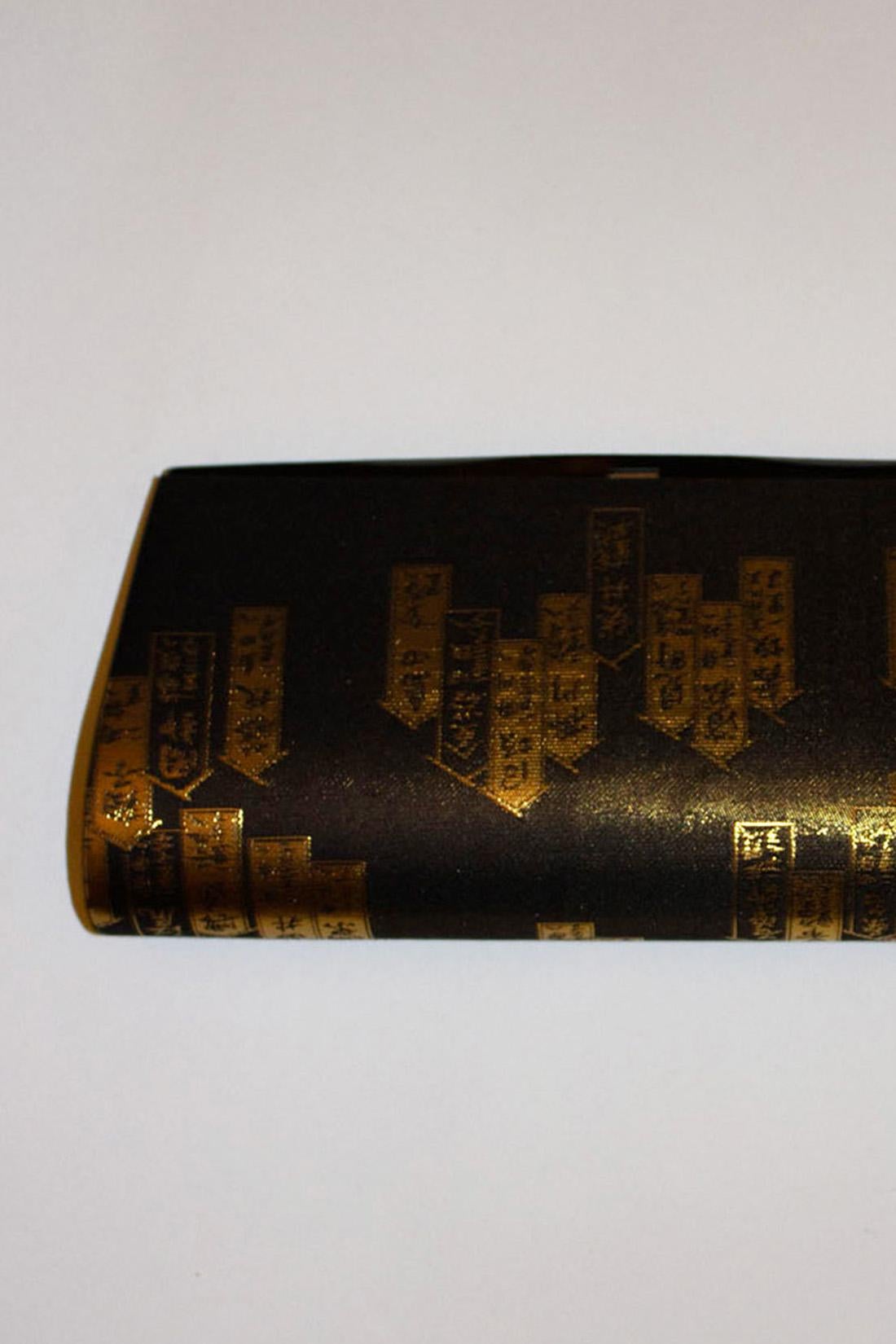 Pochette vintage noire et dorée en brocart Saga Nishiki rare en vente 1