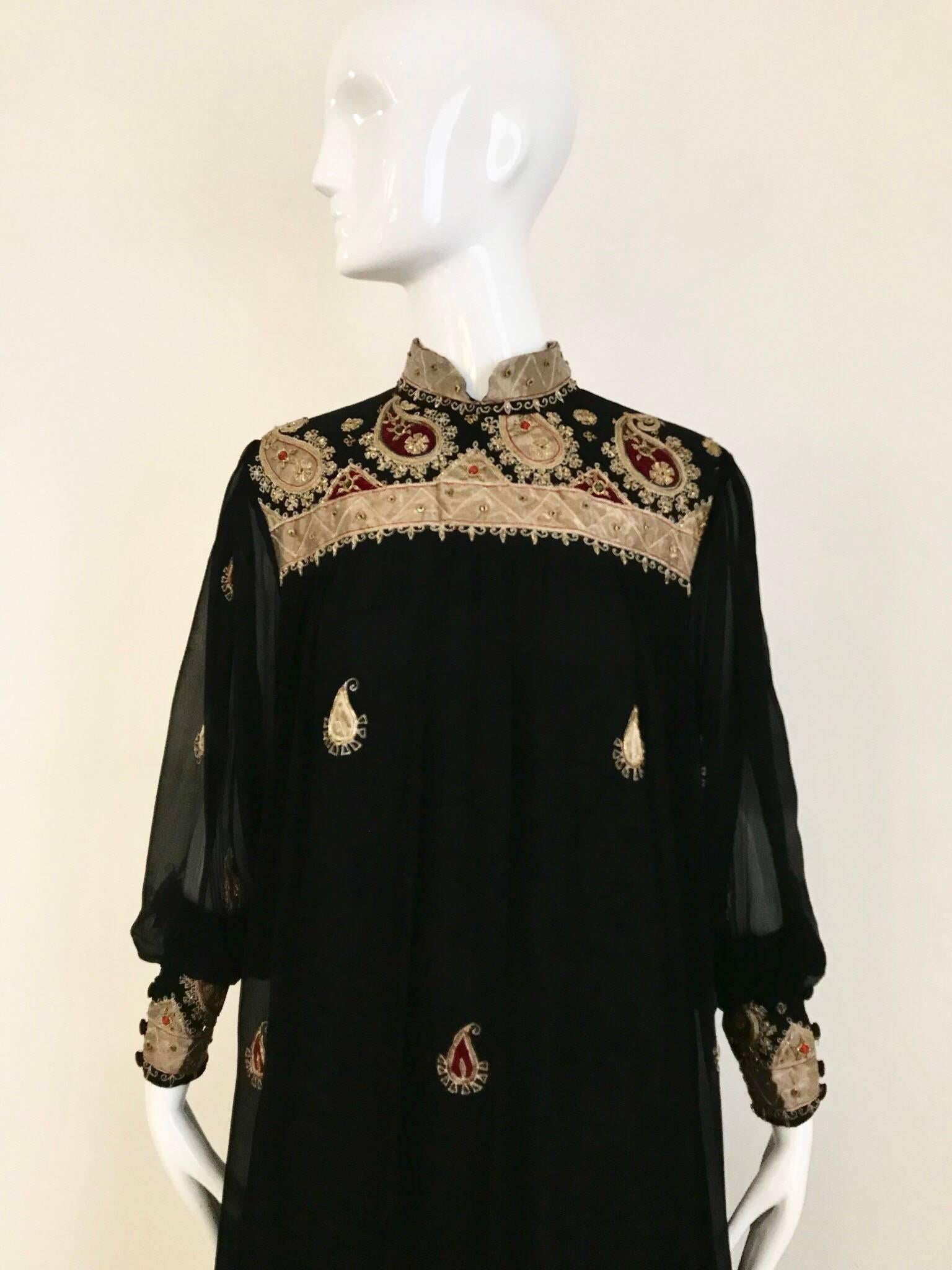 Vintage Black and Gold Paisley Embroidered Silk Caftan Maxi Dress with Belt In Excellent Condition In Beverly Hills, CA