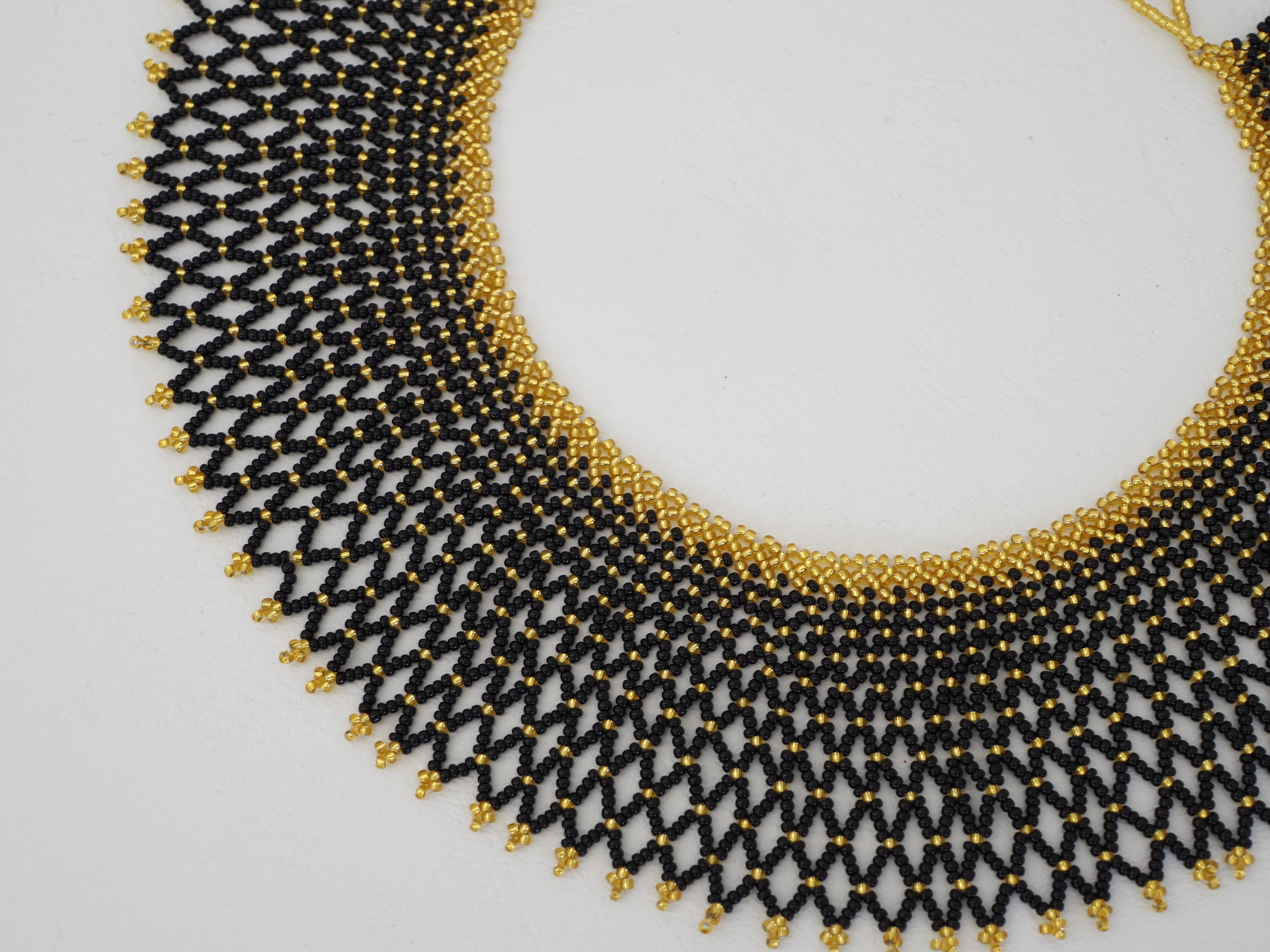 Vintage Black and gold tone beads necklace In Excellent Condition In Capri, IT