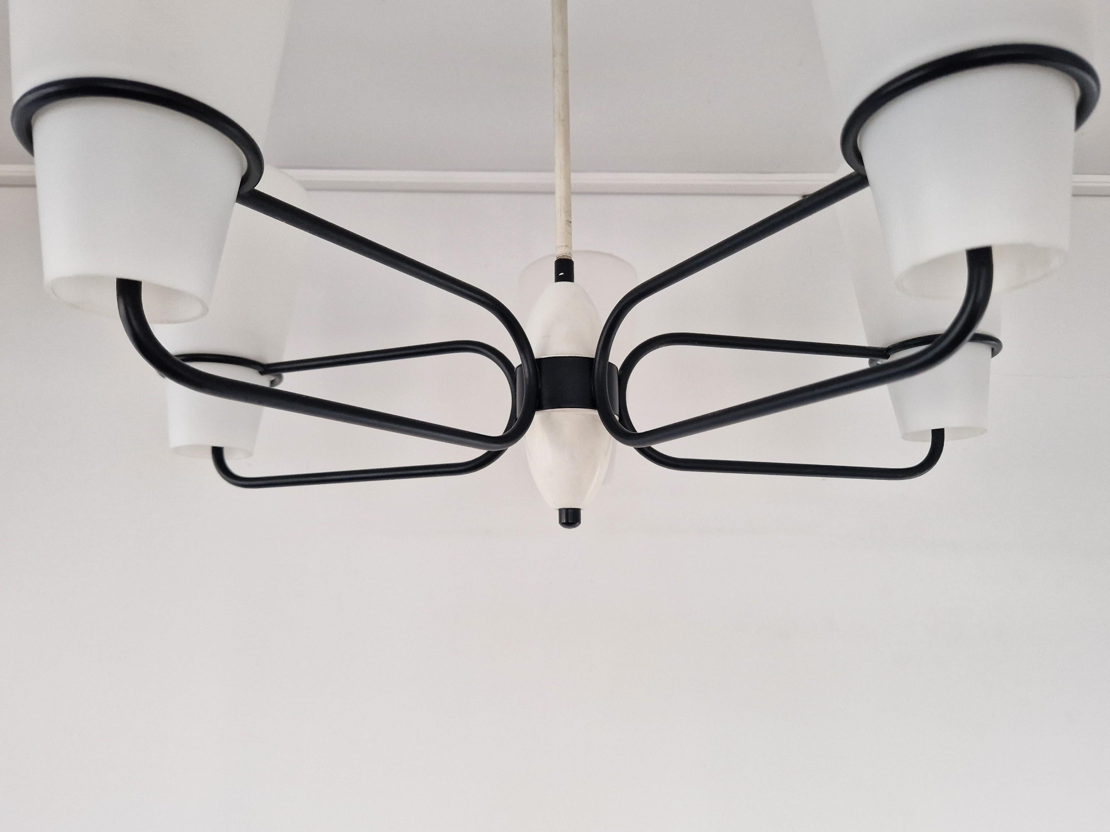 European Vintage black and white 5-armed chandelier, 1950's/1960's For Sale