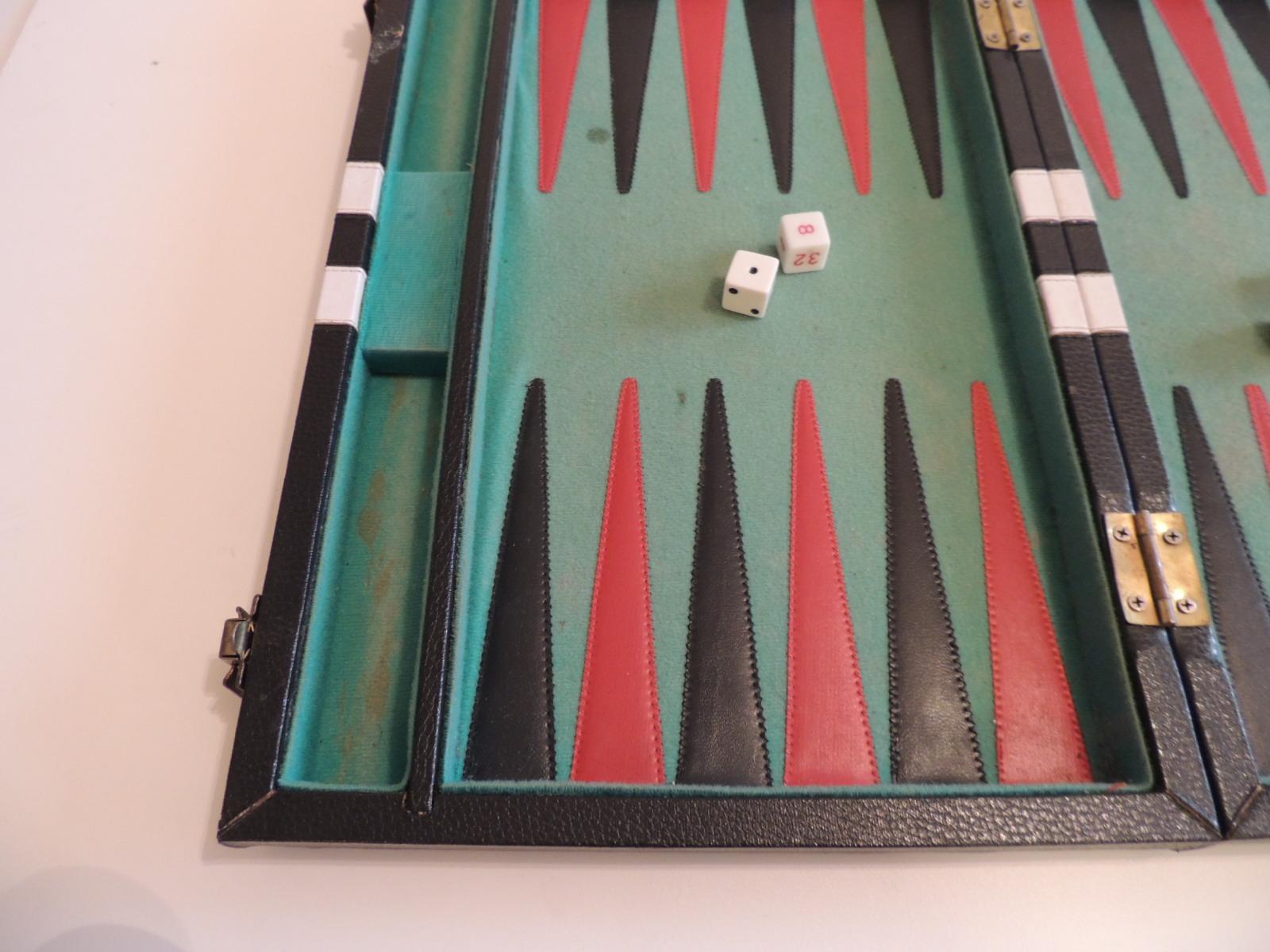 Vintage black and white backgammon game
includes all in the picture.
Size: 15.5