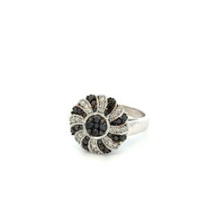 Vintage Black and White Diamond Gold Swirl Circle Ring