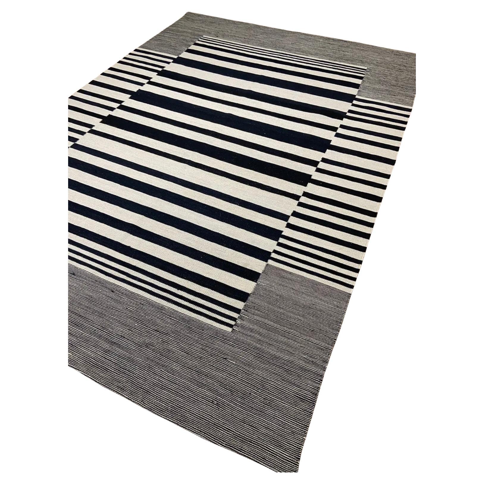 vintage-black-and-white-kilim-5-x-6-9-for-sale-at-1stdibs