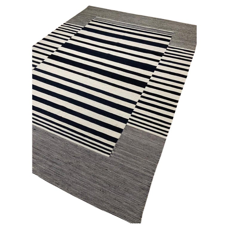 Vintage Black and White Kilim 5' 8" x 7' 8" For Sale at 1stDibs