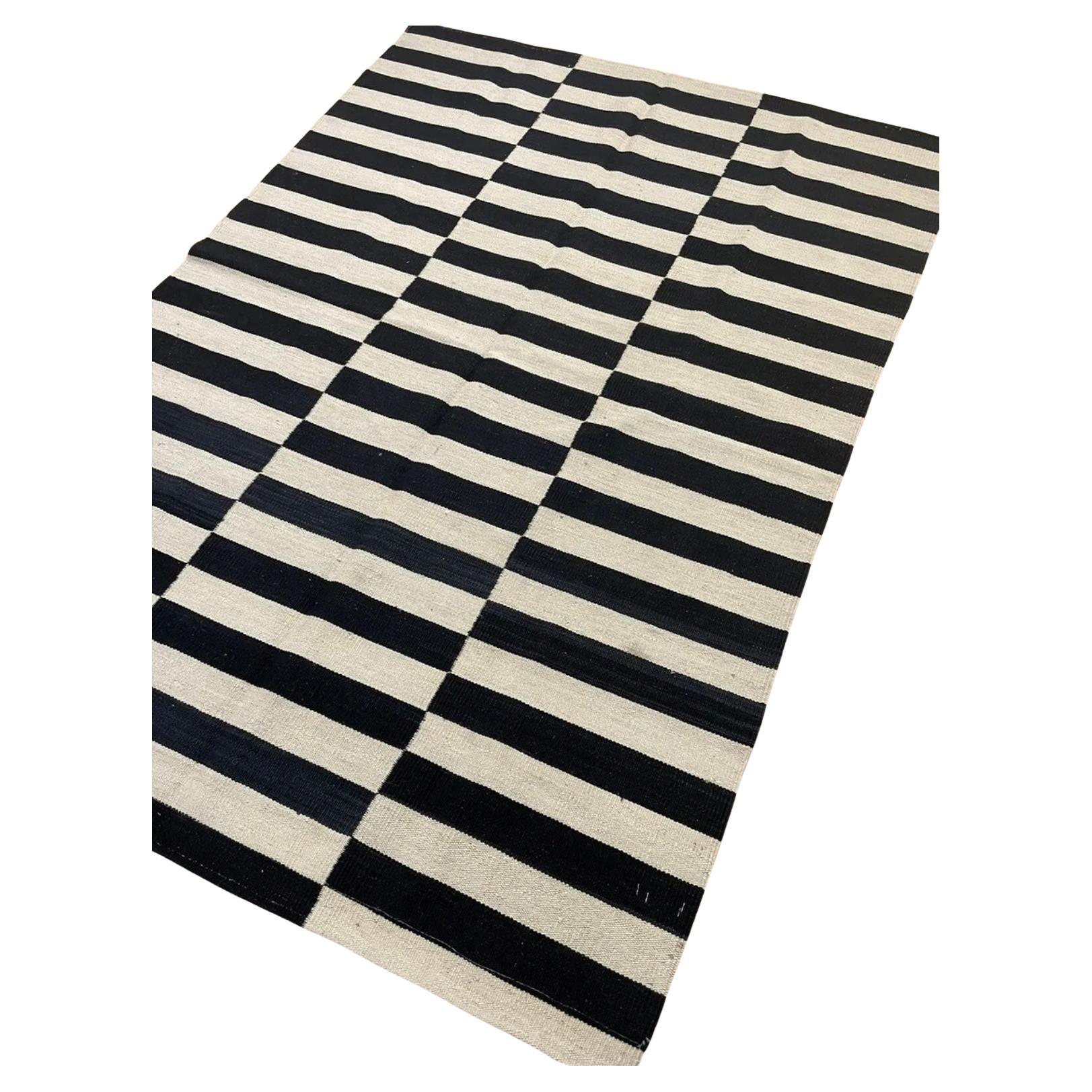 vintage-black-and-white-kilim-5-x-6-9-for-sale-at-1stdibs