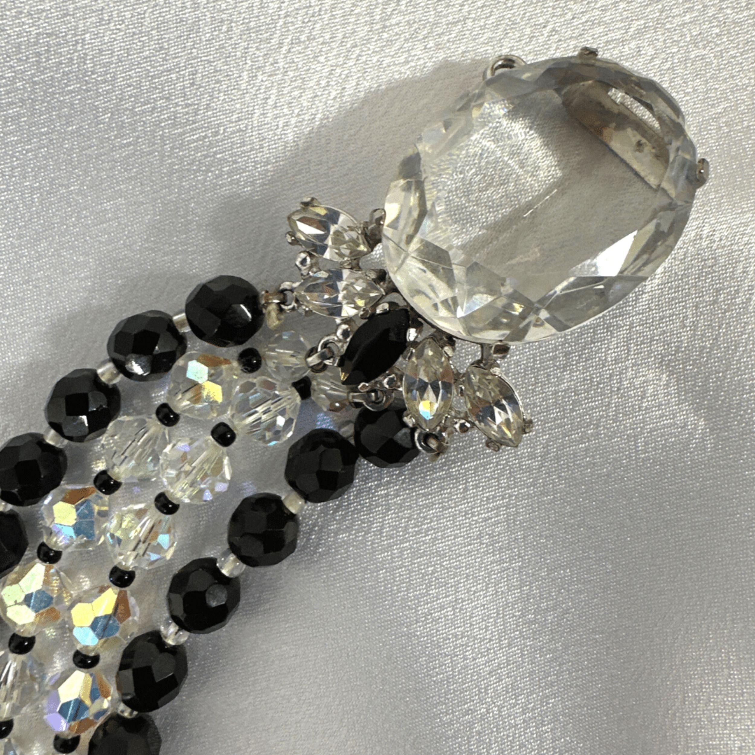 Retro Vintage Black and White Lucite Beaded Bracelet with Clear Oval Crystal Accent For Sale