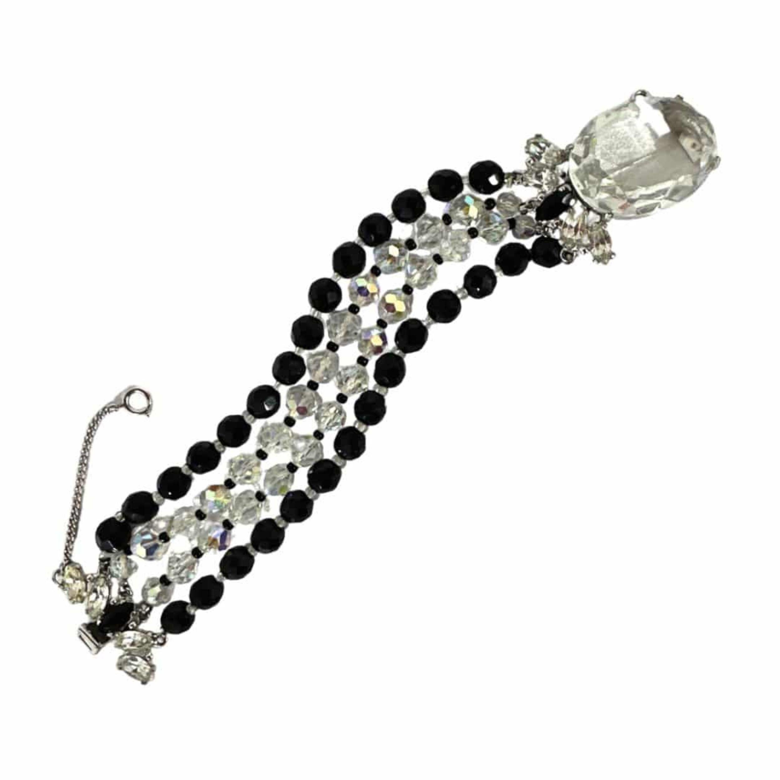 Vintage Black and White Lucite Beaded Bracelet with Clear Oval Crystal Accent For Sale 2