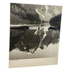 Fotografía vintage en blanco y negro del lago Moraine, en Alberta (Canadá).