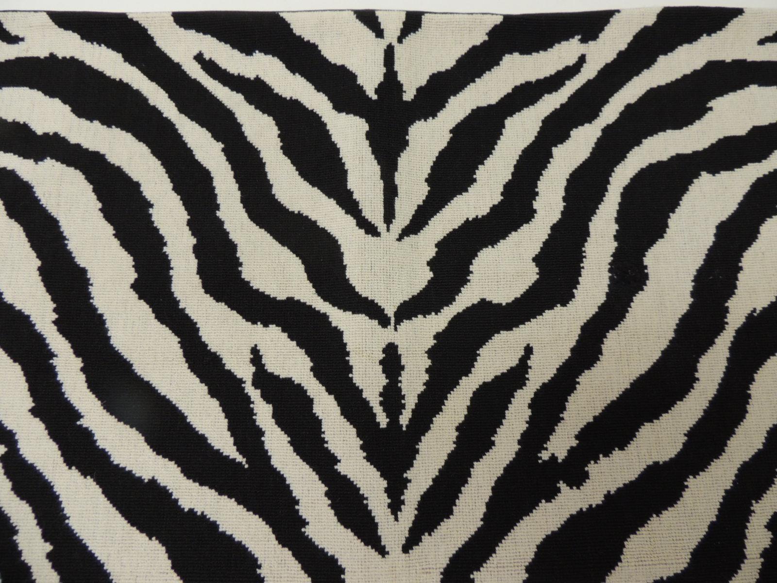 Vintage Schwarz und Weiß Zebra Muster Wandteppich Stil dekorative Nackenrolle Kissen (Hollywood Regency)