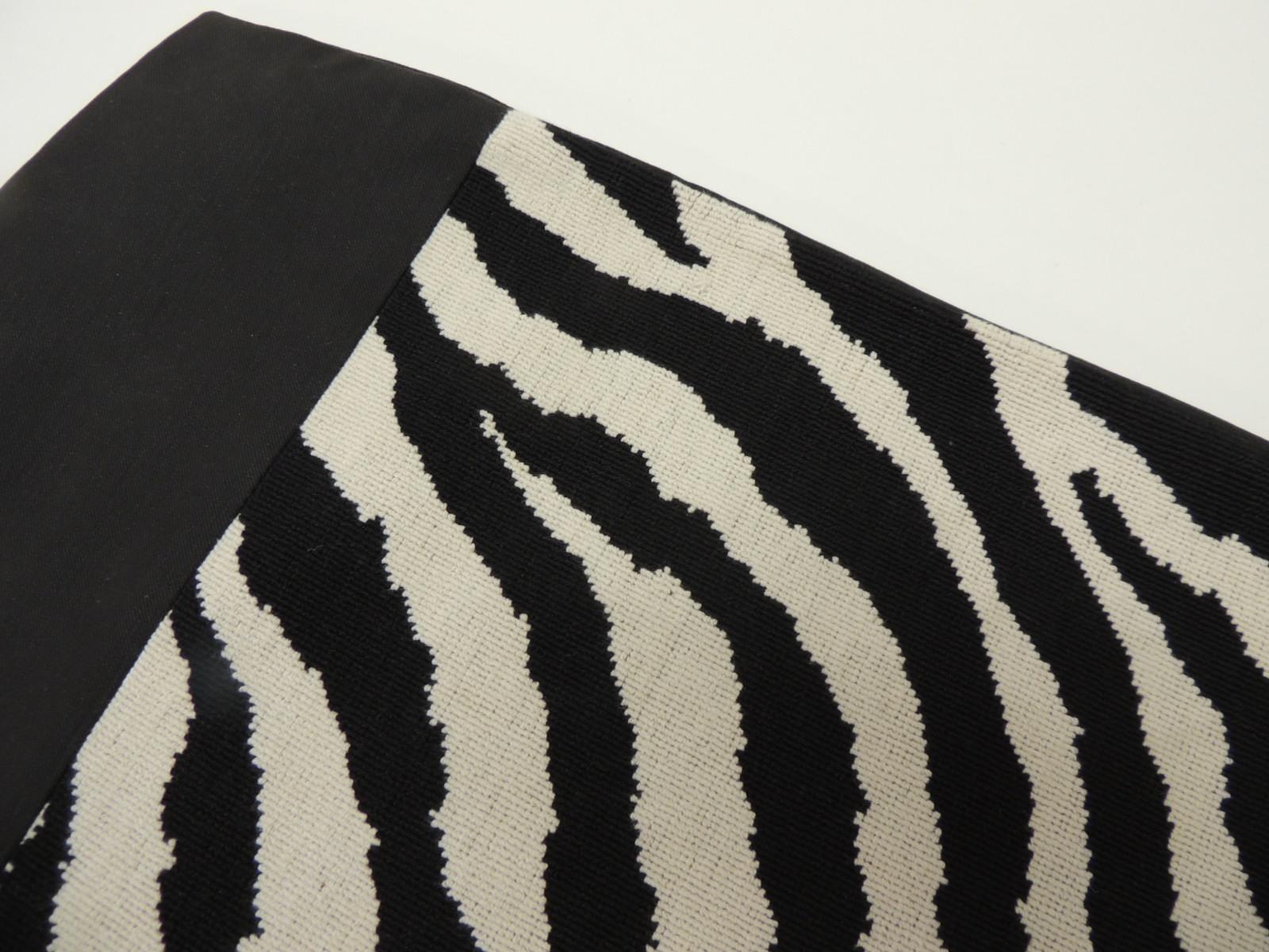 Vintage Schwarz und Weiß Zebra Muster Wandteppich Stil dekorative Nackenrolle Kissen (amerikanisch)