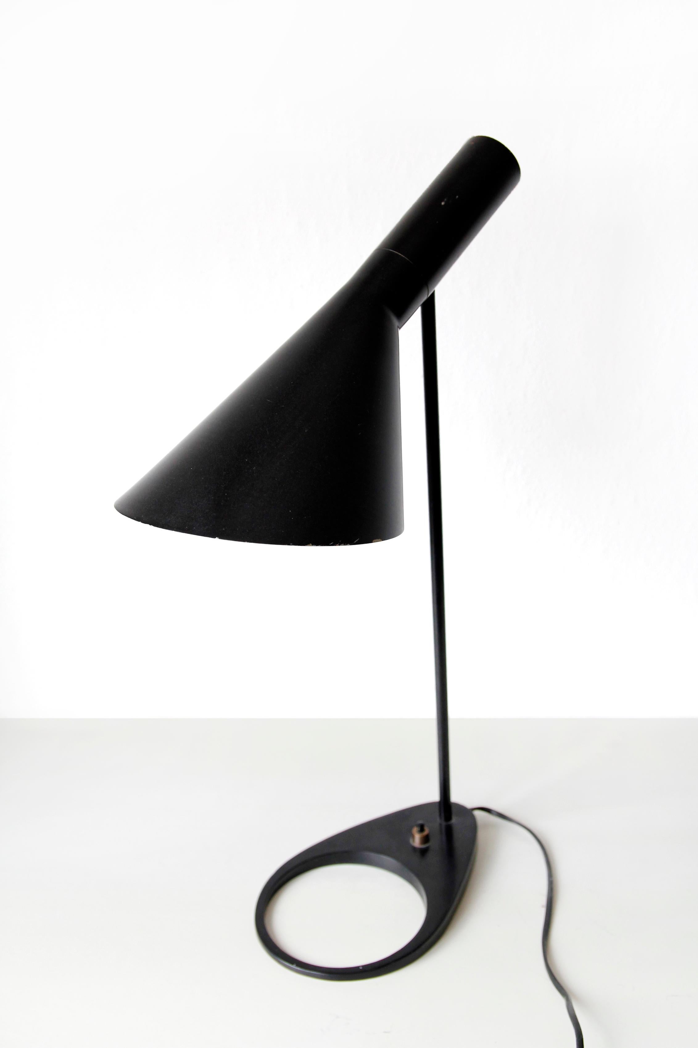 Mid-Century Modern 1st generation Black Arne Jacobsen AJ Visor Table Lamp in Brass