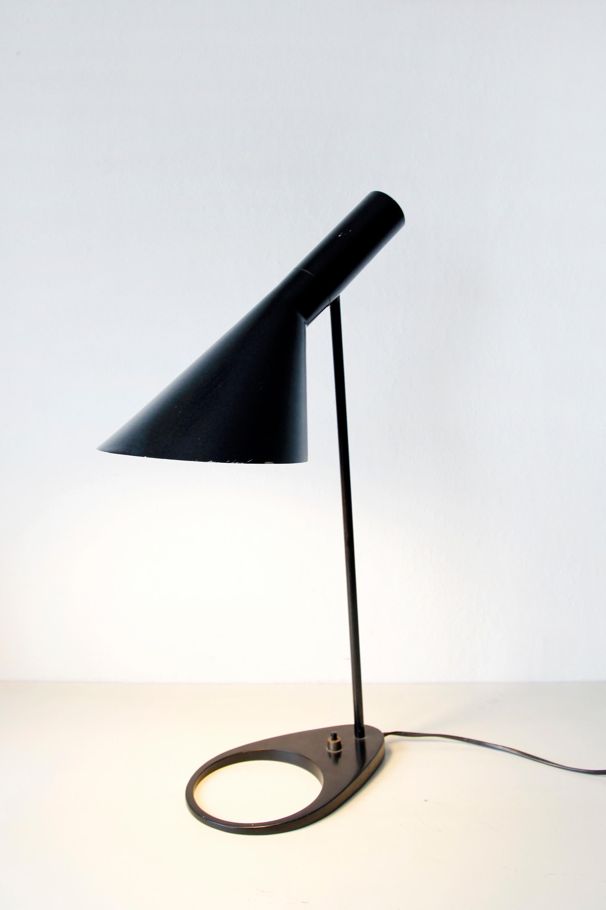 Lacquered 1st generation Black Arne Jacobsen AJ Visor Table Lamp in Brass