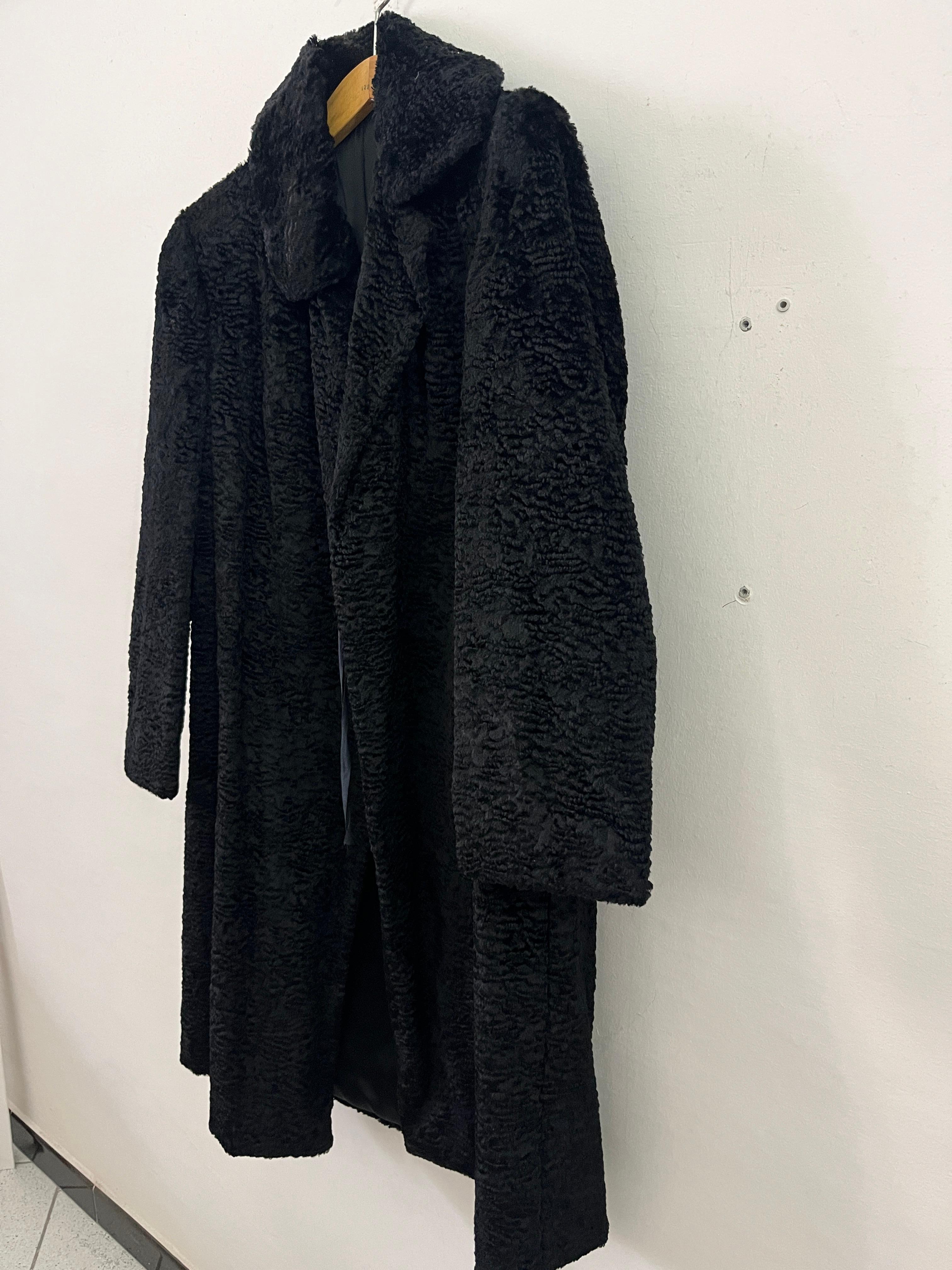 Elegant handcrafted coat in real black astrakhan fur, with a classic and refined cut. Soft to the touch and with a characteristic texture that adds a touch of luxury. It has a hidden front closure and a large collar that enhances the design.

Size