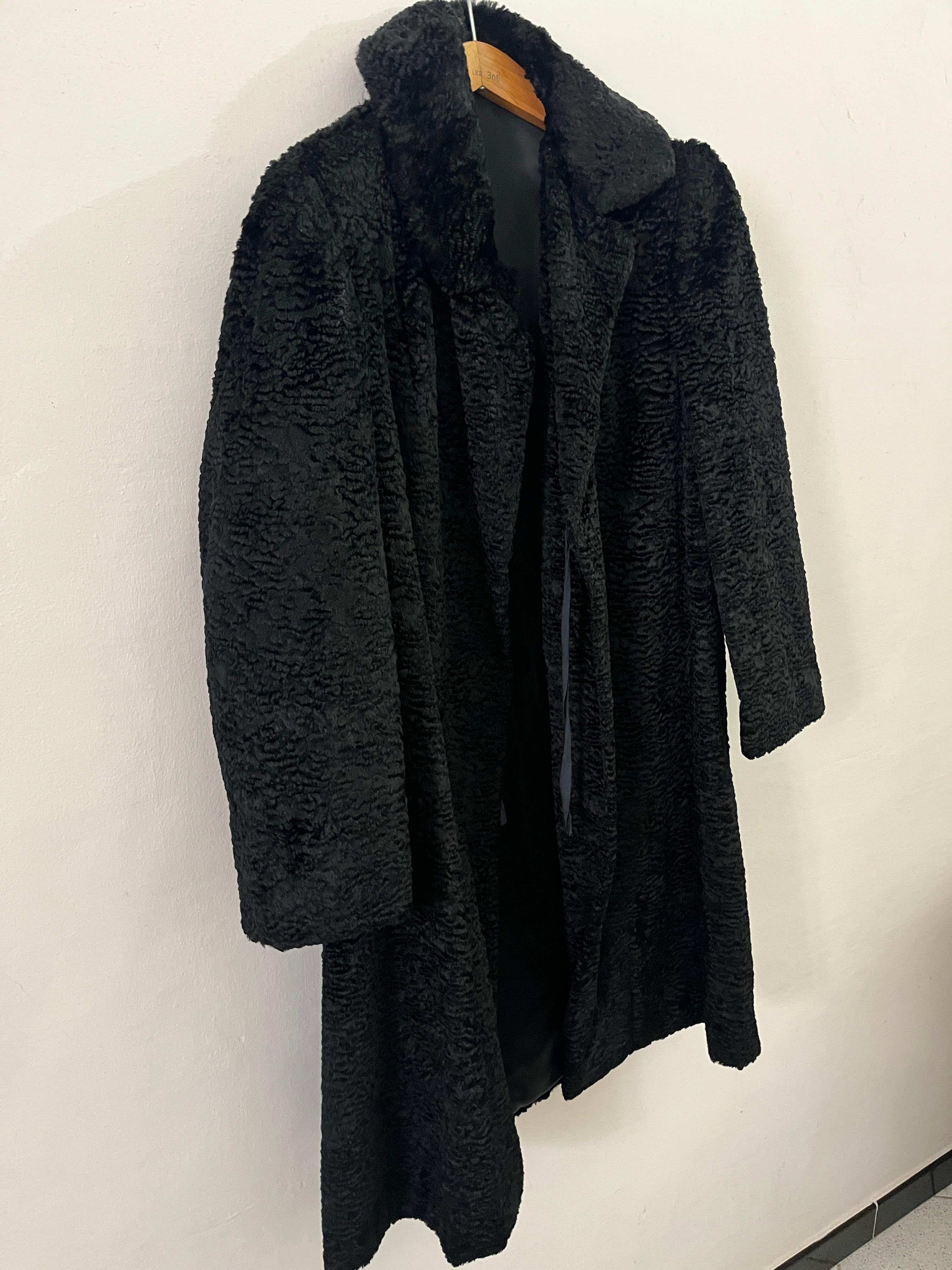 Vintage Black Astrakhan Fur Coat Long Women 80s In Good Condition For Sale In Brindisi, Bt