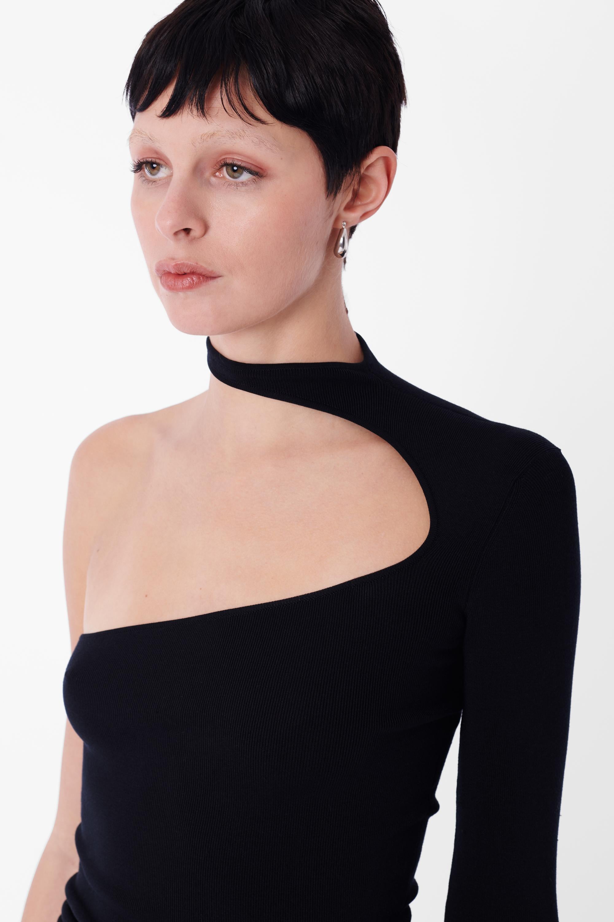 Vintage Tom Ford for Gucci black long sleeve top. Features asymmetric silhouette with open chest detailing and deep neckline in a bodycon fit. In great vintage condition.
Brand: Gucci
Size: UK 10
Color: Black
Modern Size: UK: 10, US: 6, EU: