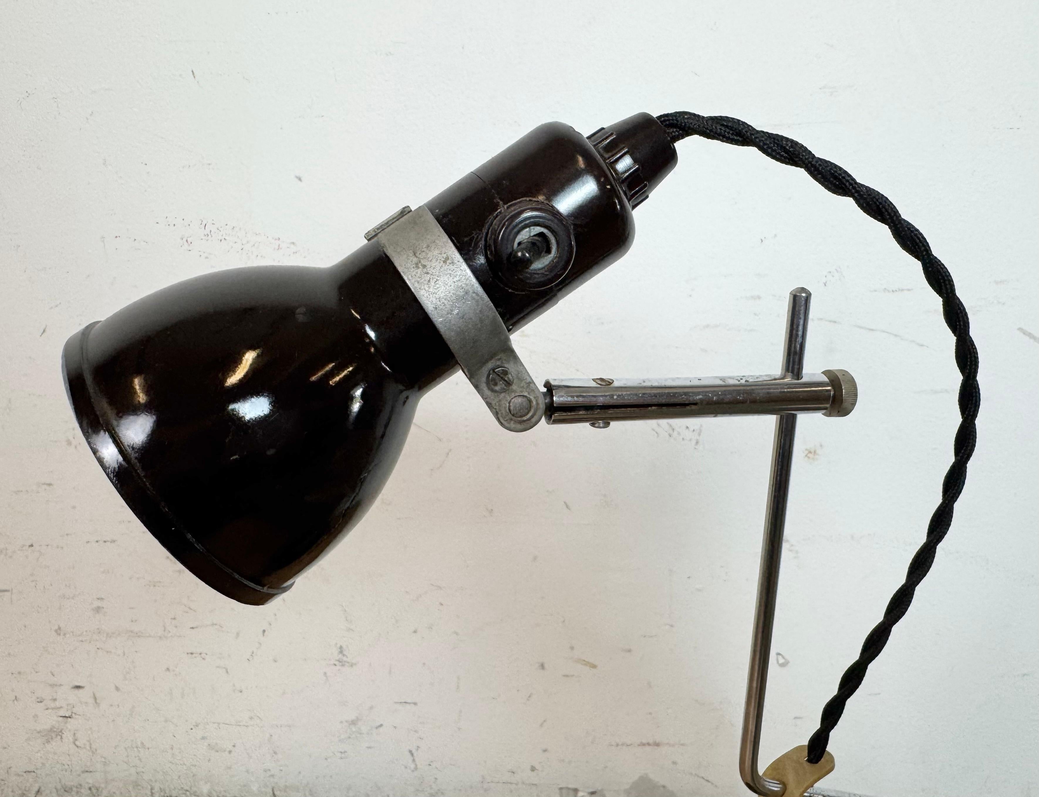 Tchèque Lampe à poser vintage en bakélite noire, 1970 en vente