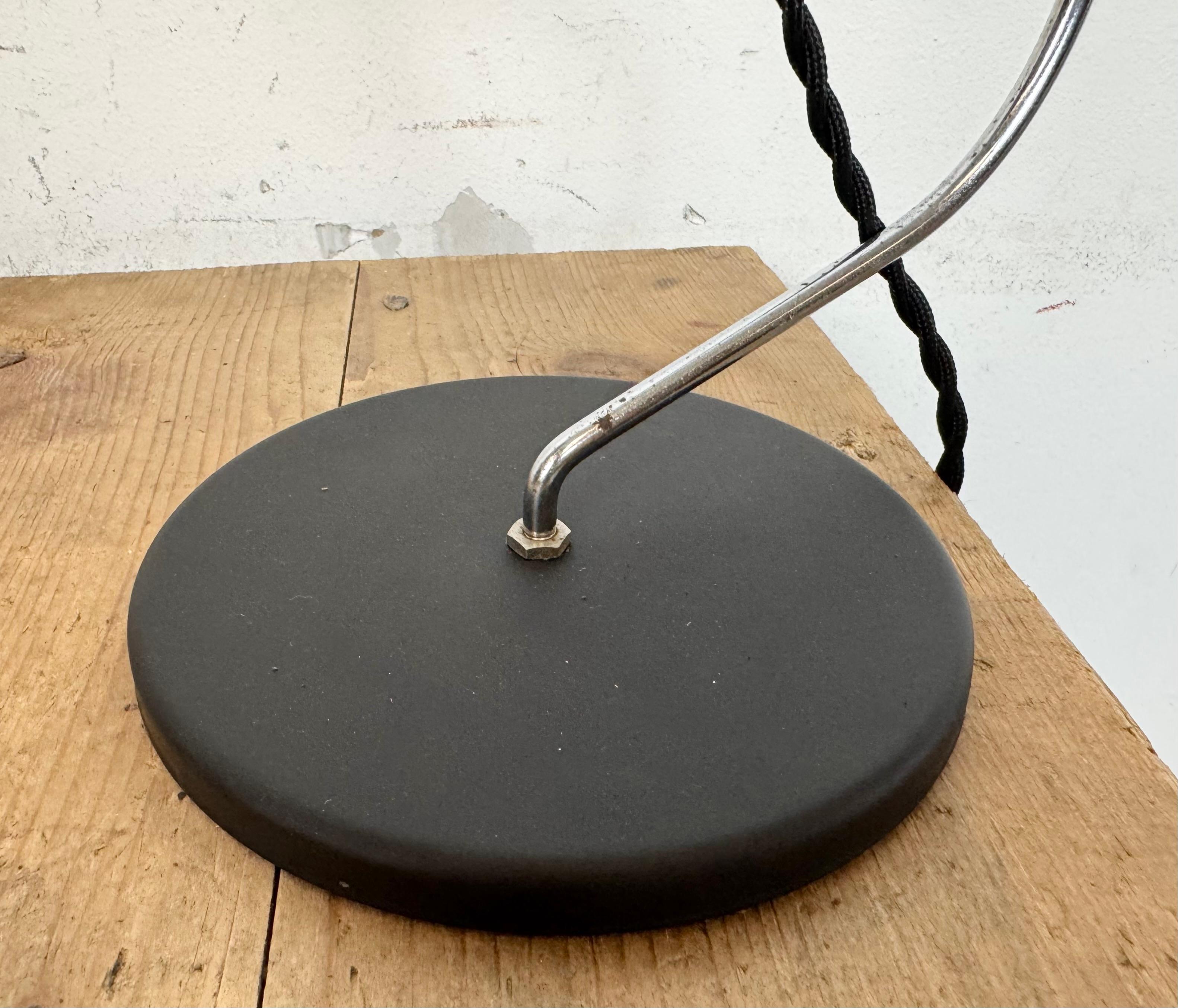 Lampe à poser vintage en bakélite noire, 1970 Bon état - En vente à Kojetice, CZ