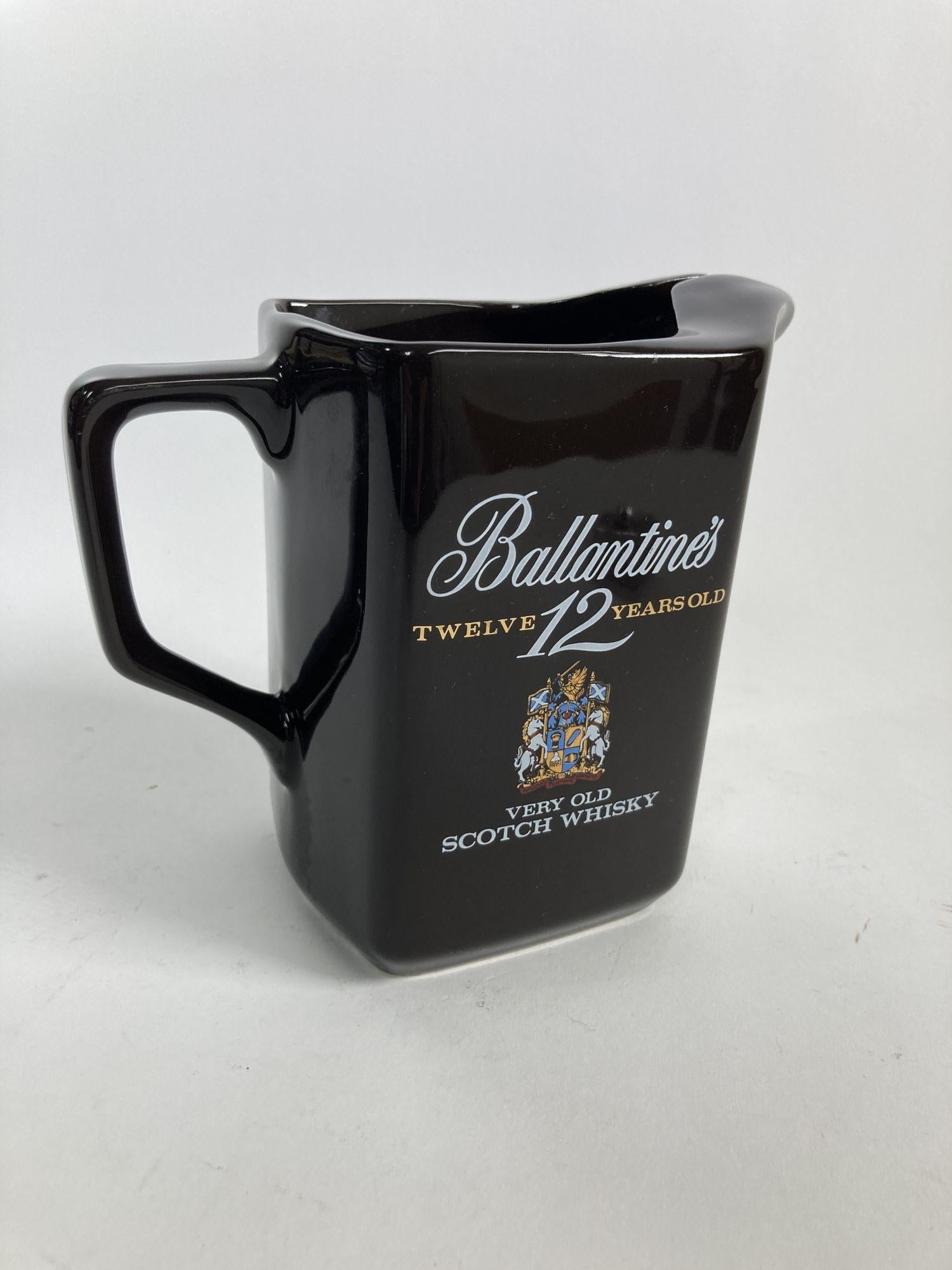 Schwarzer Vintage-Wasserkrug aus Barzubehör für Ballantine, 1980er Jahre (Postmoderne) im Angebot