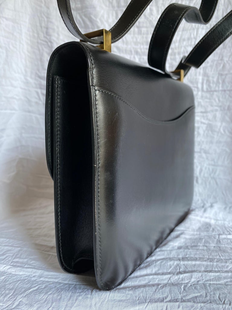 Vintage Black Box Calf Leather Hermès Constance 23cm Bag For Sale 1
