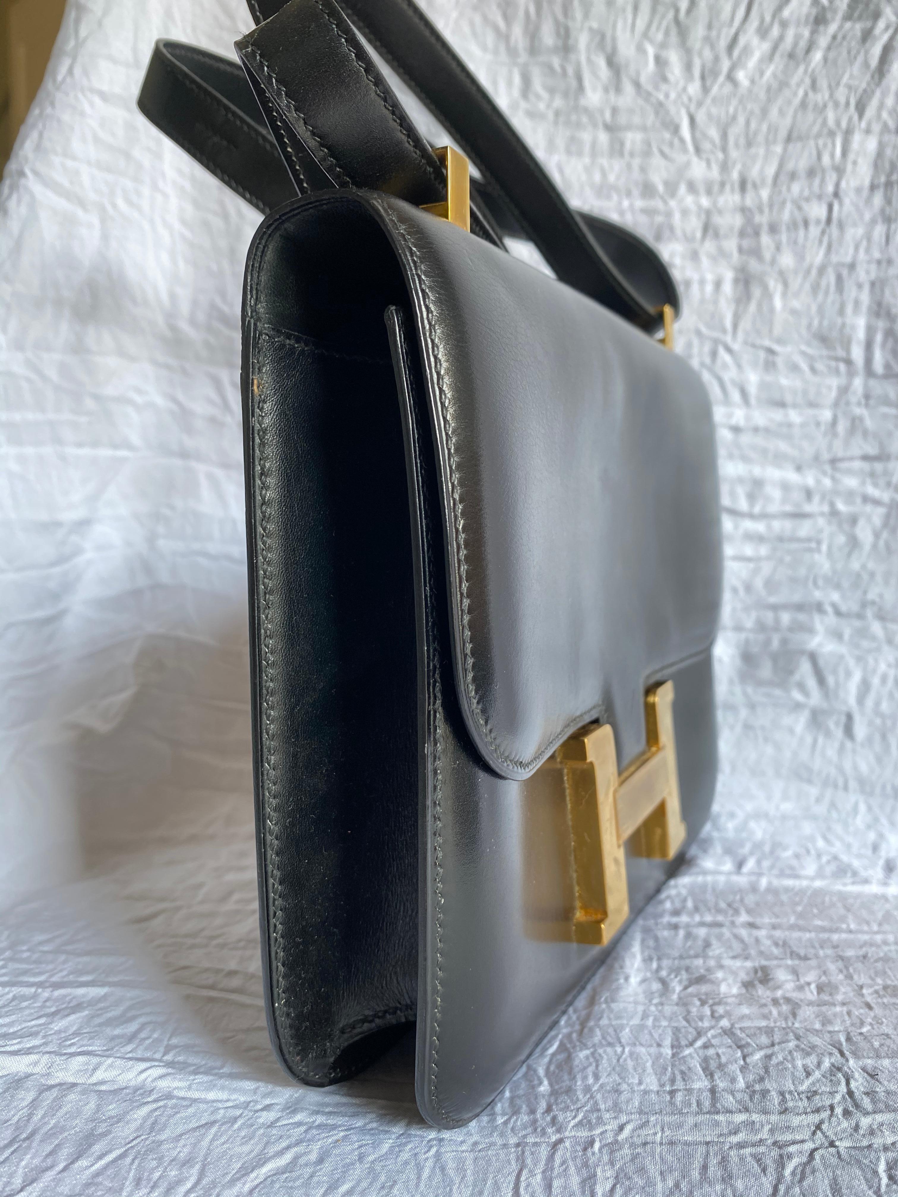 Women's or Men's Vintage Black Box Calf Leather Hermès Constance 23cm Bag For Sale