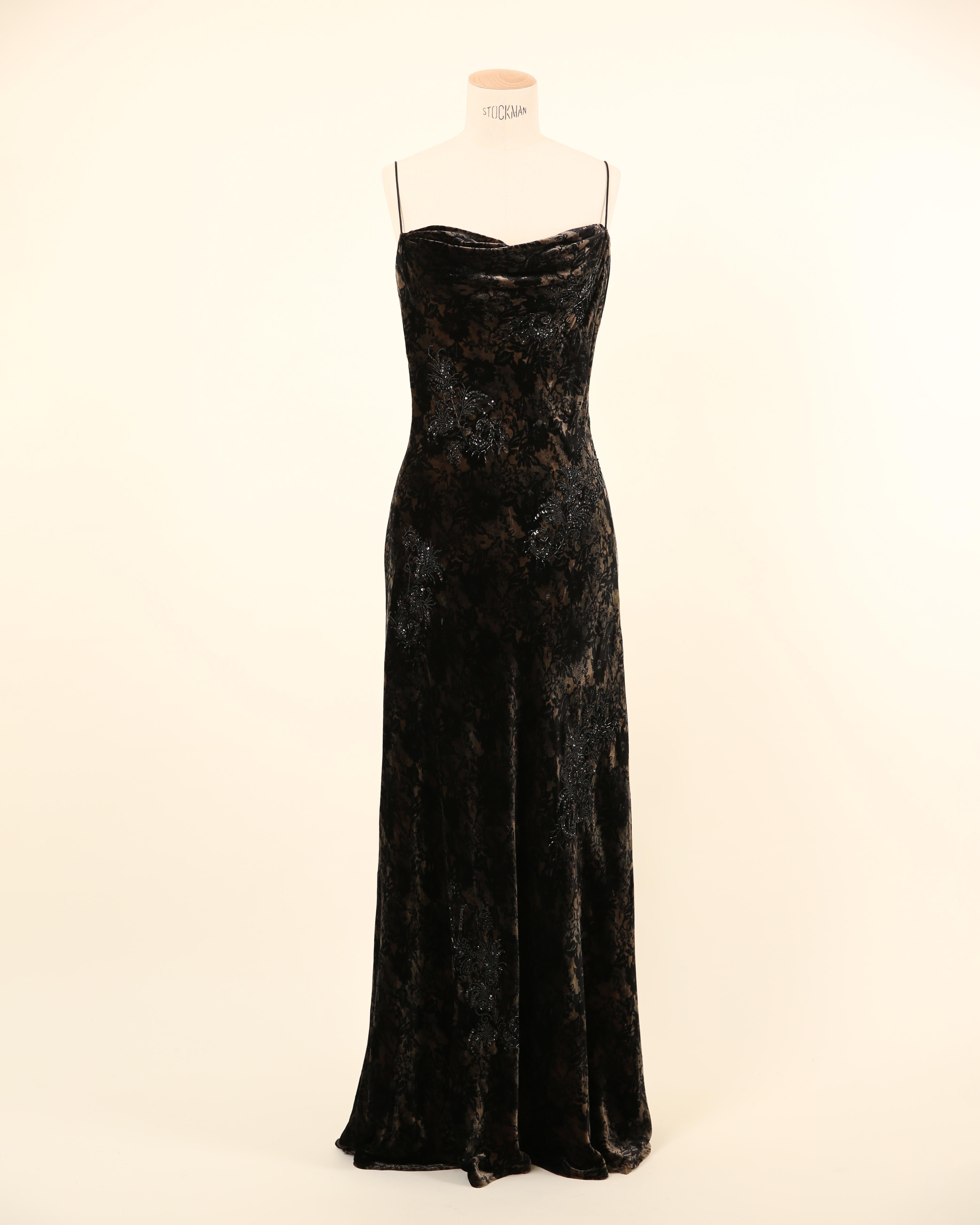 Vintage black brown floral velvet beaded backless bias slip dress gown M - L In Excellent Condition For Sale In Paris, FR