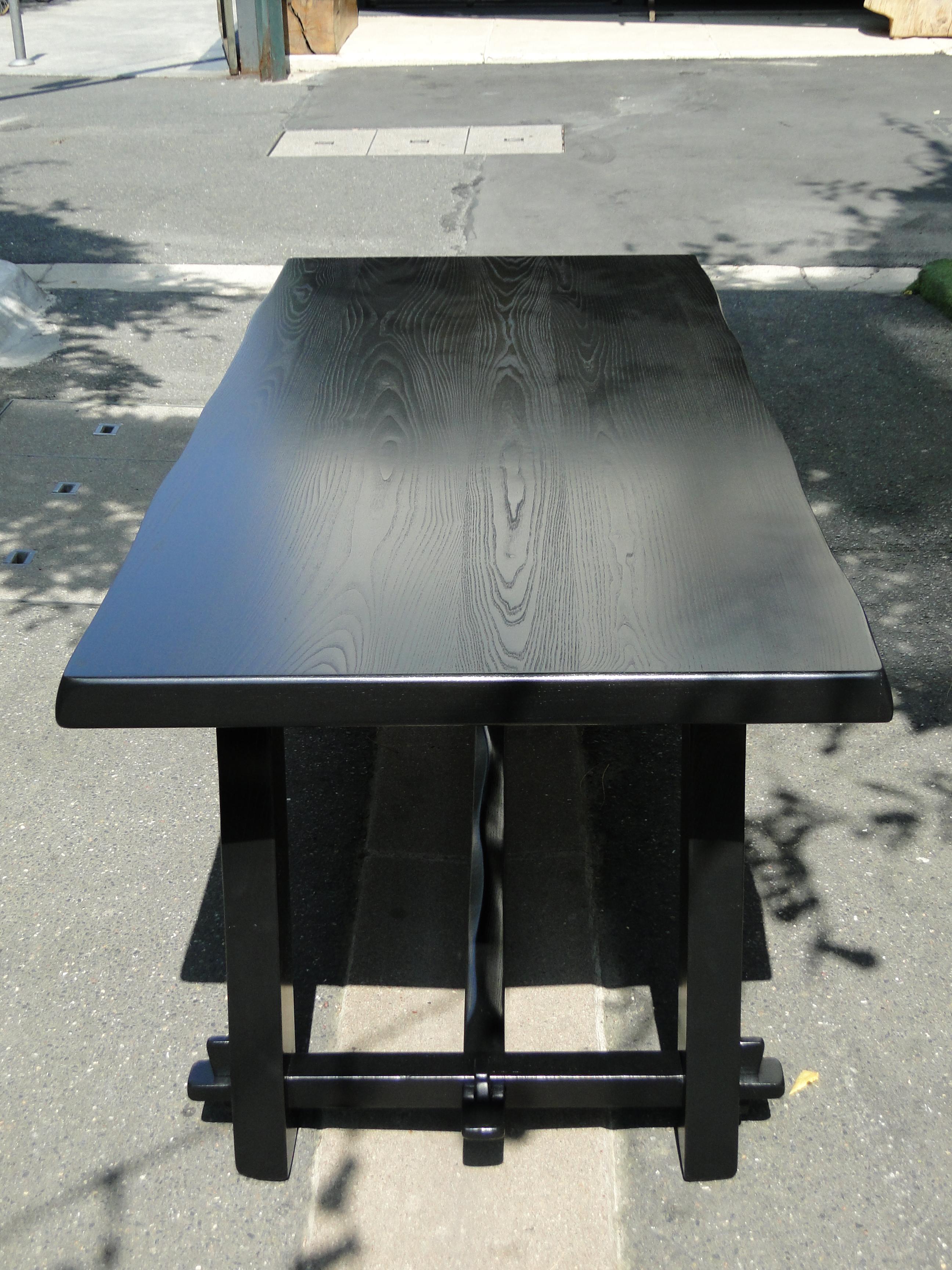 Orme Olavi Hanninen  Table vintage brutaliste noire en orme  en vente