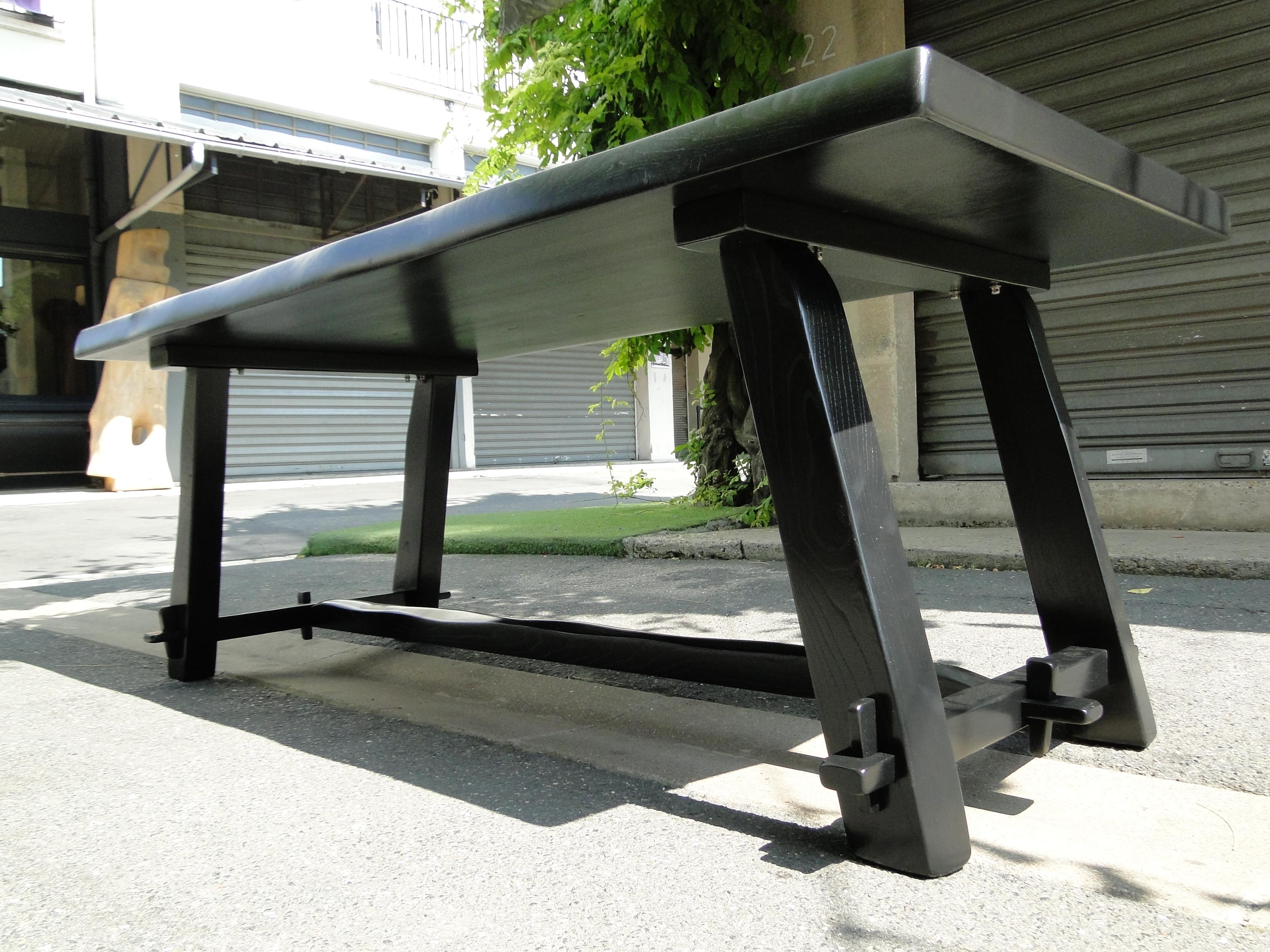 Olavi Hanninen  Table vintage brutaliste noire en orme  en vente 2