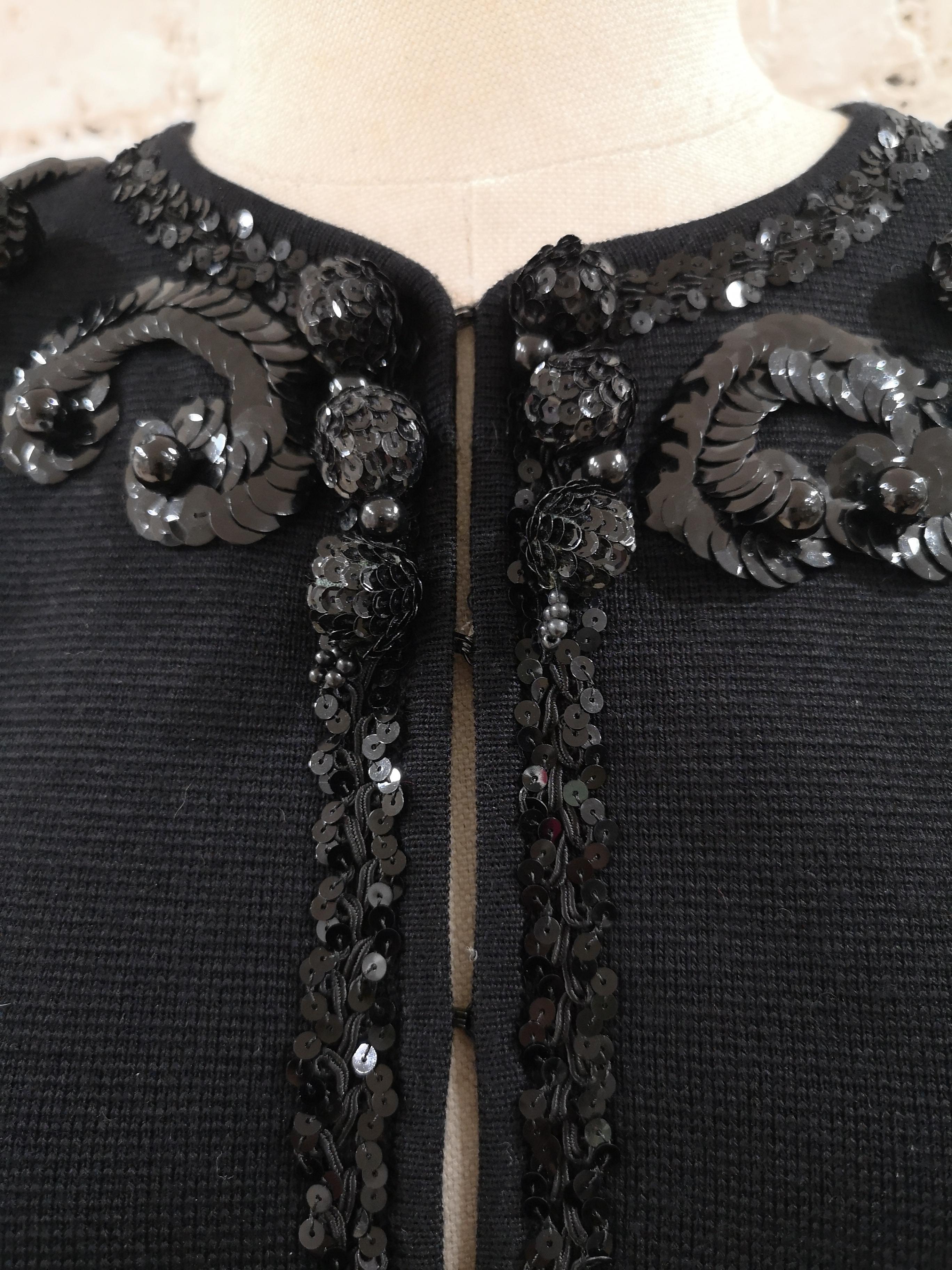 Vintage black cachemire sequins cardigan sweater In Good Condition For Sale In Capri, IT