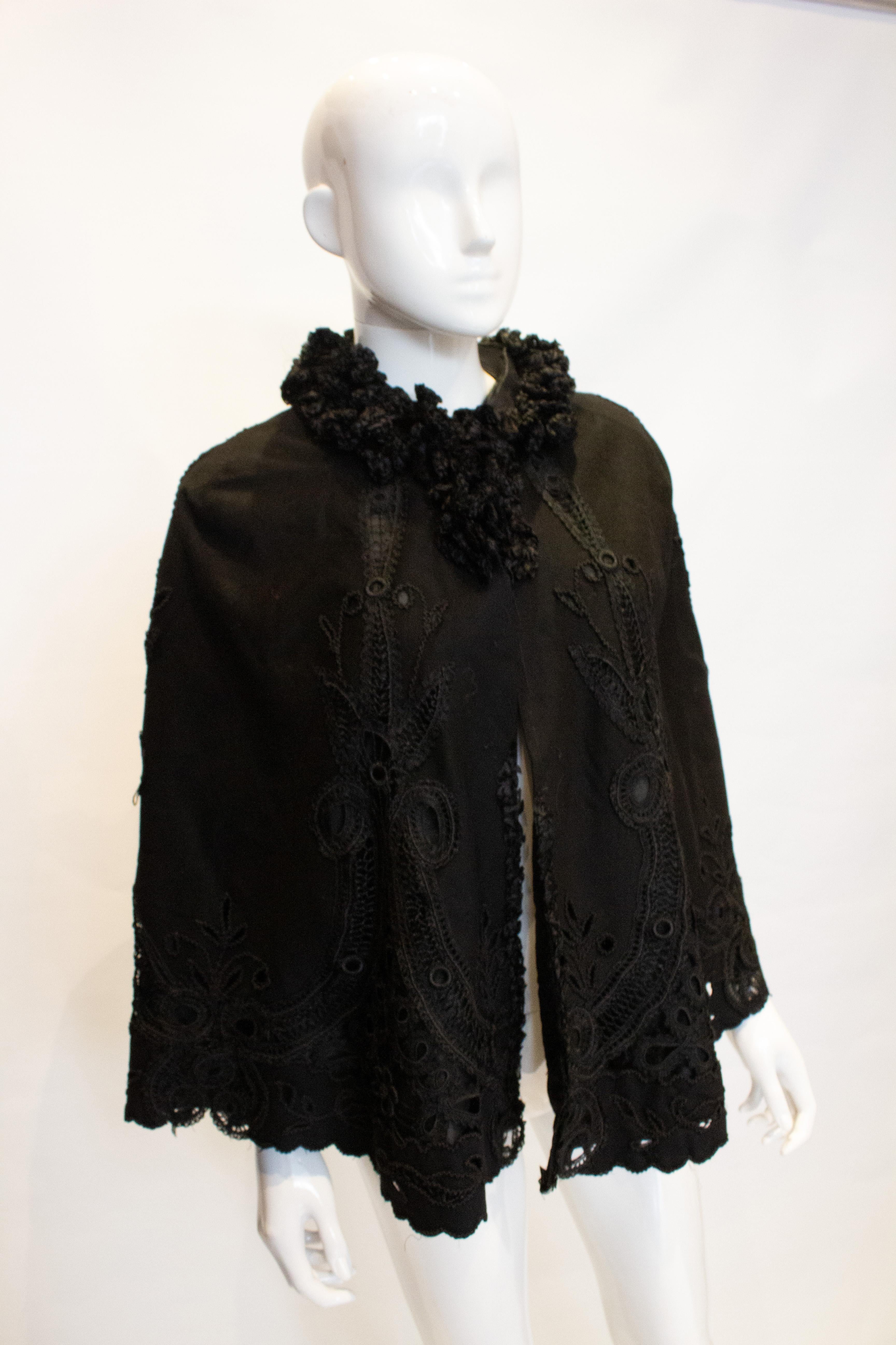 Vintage Black Cape with Embroidery Detail In Good Condition For Sale In London, GB