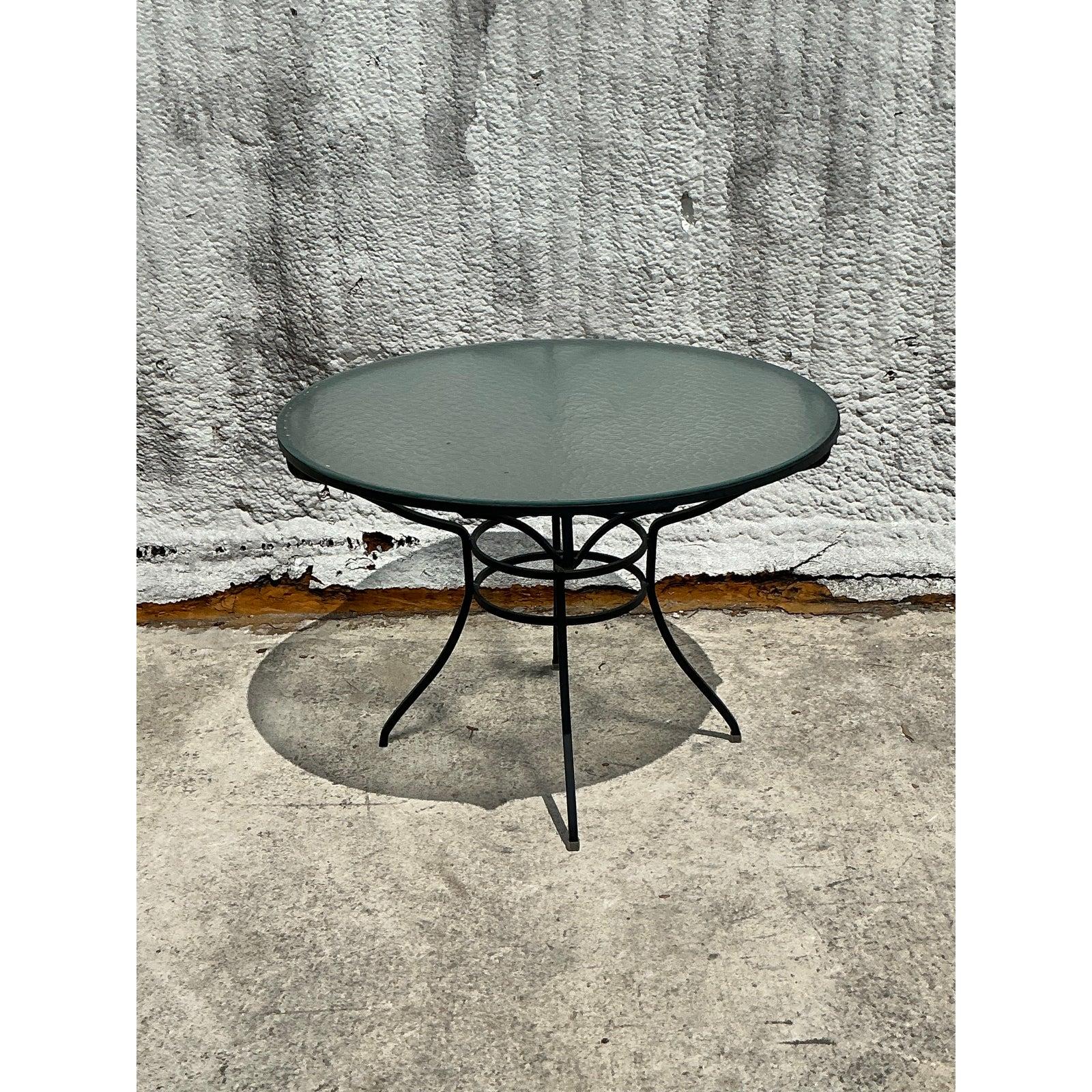 Table de salle à manger vintage en aluminium moulé noir Bon état - En vente à west palm beach, FL