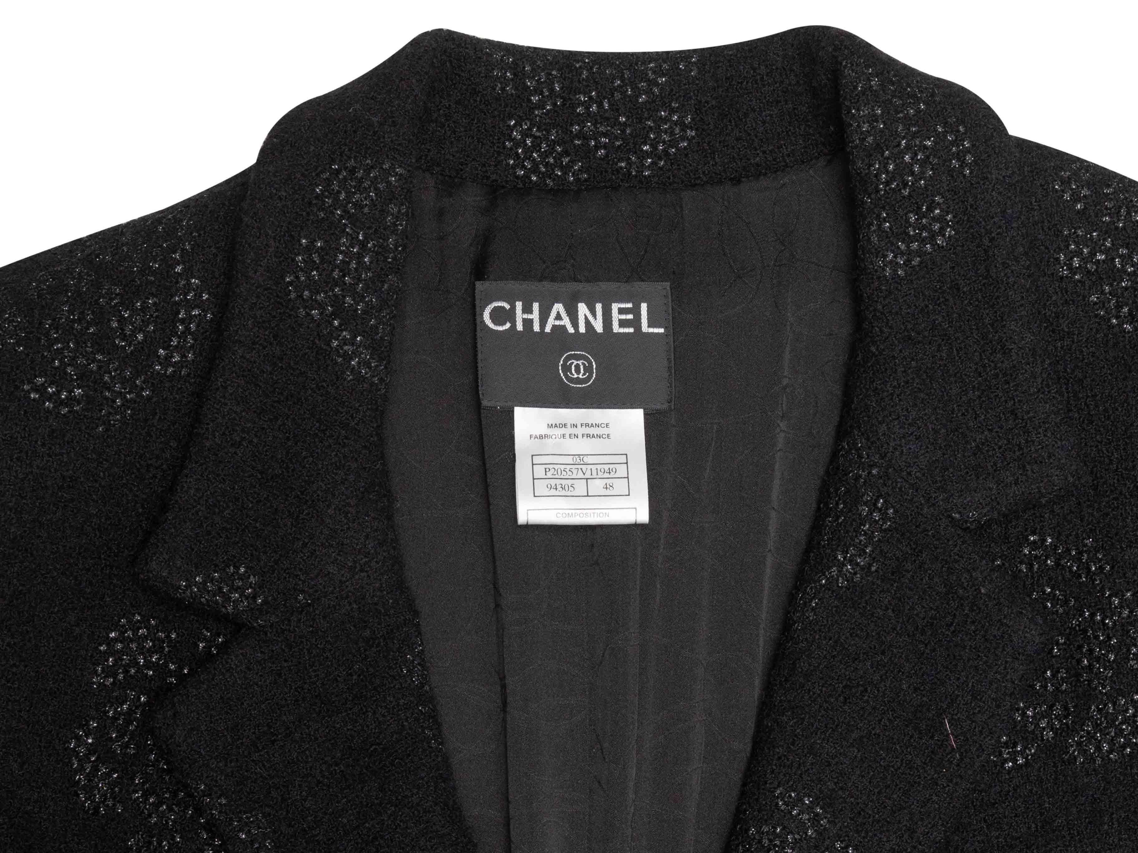 Blazer vintage nero Chanel 2003 in lana con motivo a camelia taglia FR 48 In condizioni buone in vendita a New York, NY